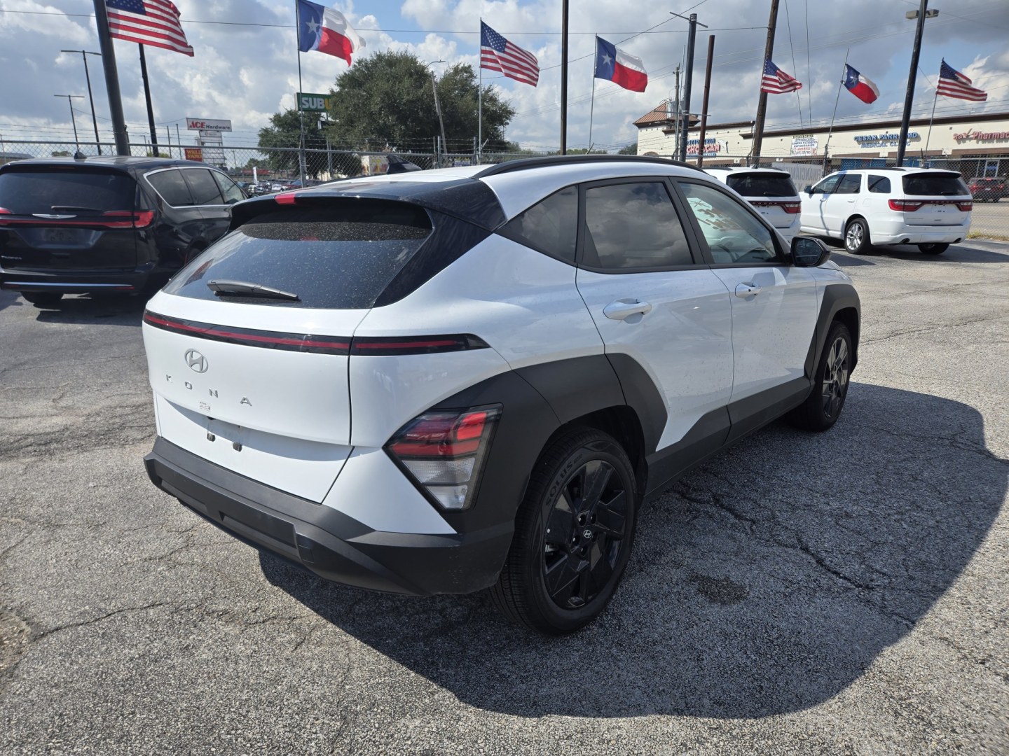 2026 White /Black Hyundai Kona SEL Sport (KM8HF3ABXTU) , located at 1842 Wirt Road, Houston, TX, 77055, (713) 973-3903, 29.805330, -95.484787- Photo#3