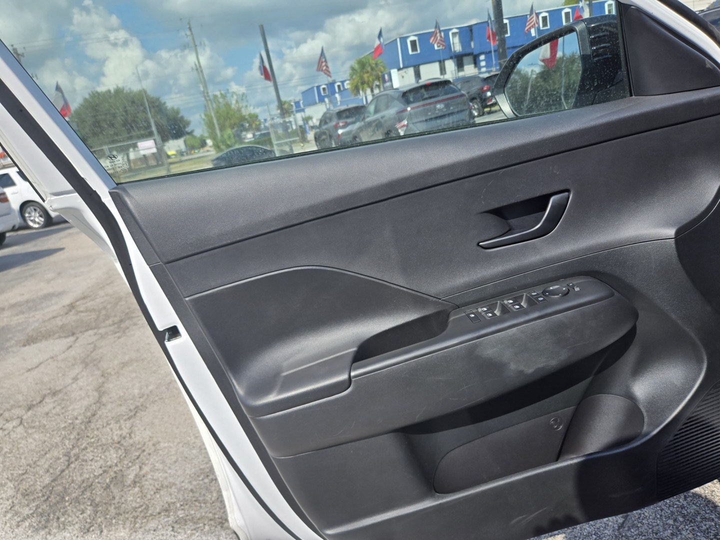2026 White /Black Hyundai Kona SEL Sport (KM8HF3ABXTU) , located at 1842 Wirt Road, Houston, TX, 77055, (713) 973-3903, 29.805330, -95.484787- Photo#8
