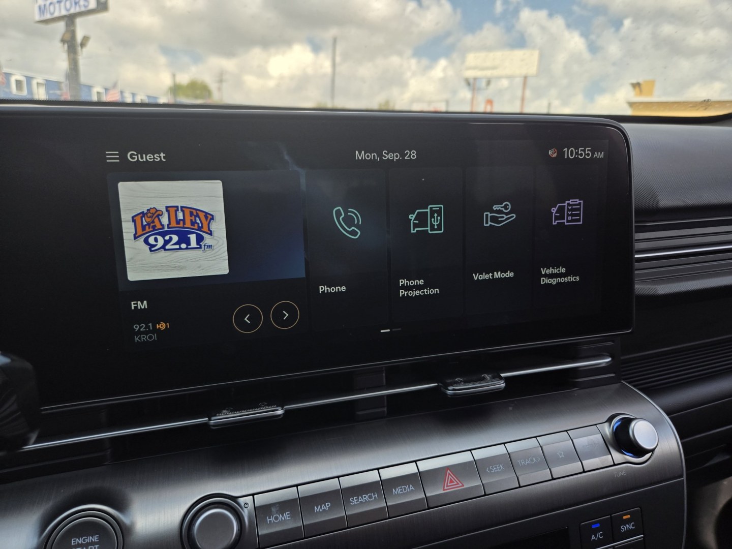 2026 White /Black Hyundai Kona SEL Sport (KM8HF3ABXTU) , located at 1842 Wirt Road, Houston, TX, 77055, (713) 973-3903, 29.805330, -95.484787- Photo#15