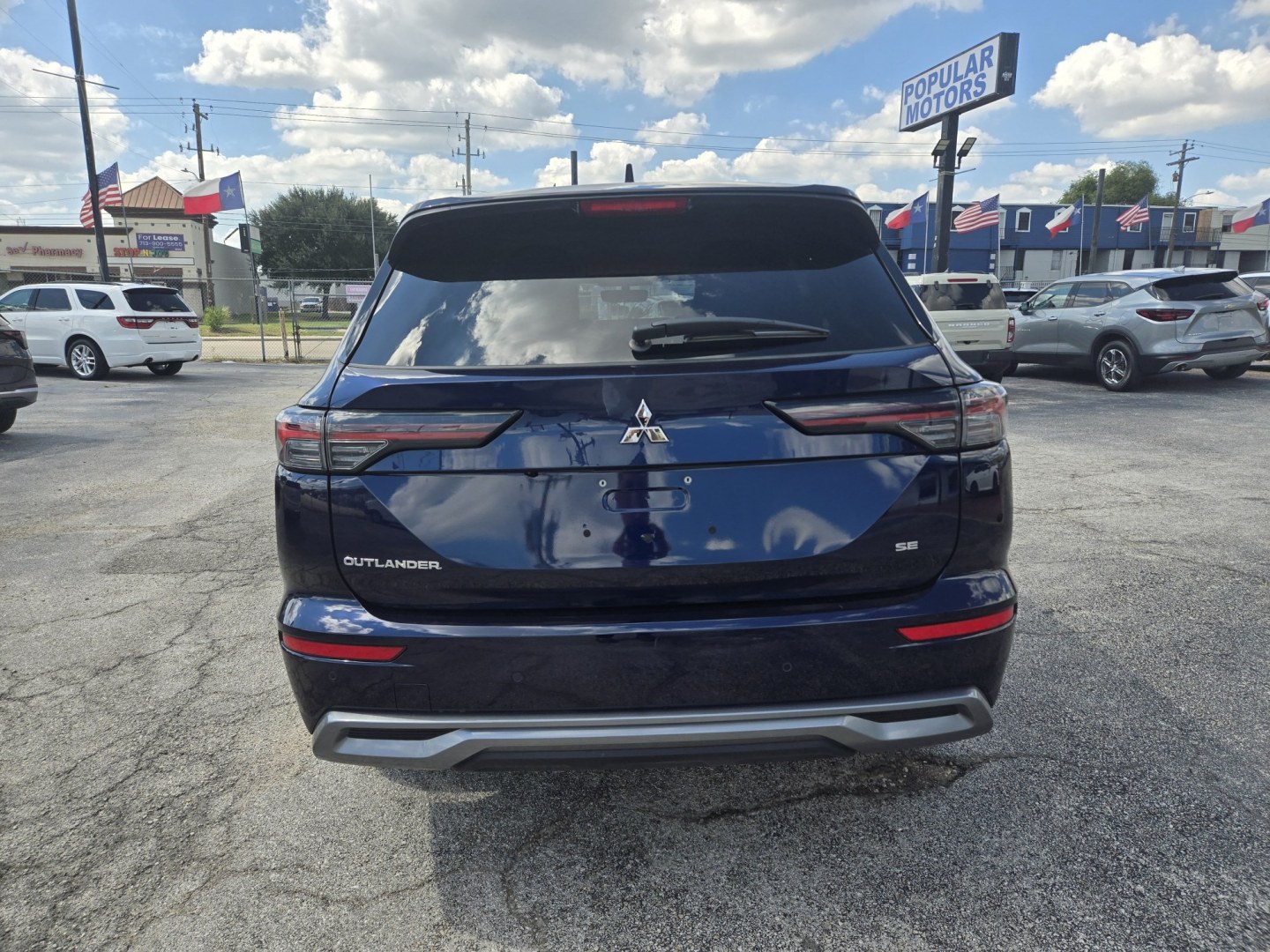 2025 Blue Metallic /Gray Mitsubishi Outlander SE 2WD (JA4J3VA80SZ) with an 2.5L L4 DOHC 16V engine, CVT transmission, located at 1842 Wirt Road, Houston, TX, 77055, (713) 973-3903, 29.805330, -95.484787- Photo#3
