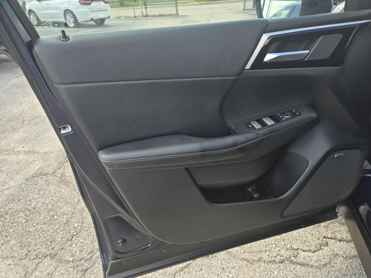 2025 Blue Metallic /Gray Mitsubishi Outlander SE 2WD (JA4J3VA80SZ) with an 2.5L L4 DOHC 16V engine, CVT transmission, located at 1842 Wirt Road, Houston, TX, 77055, (713) 973-3903, 29.805330, -95.484787- Photo#9