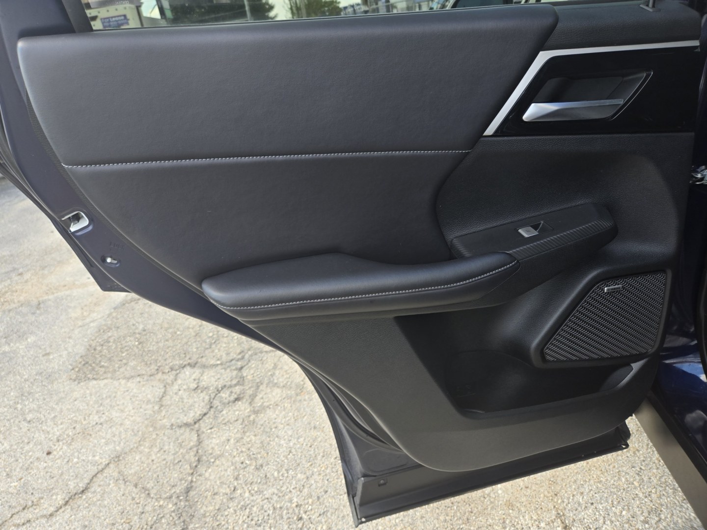 2025 Blue Metallic /Gray Mitsubishi Outlander SE 2WD (JA4J3VA80SZ) with an 2.5L L4 DOHC 16V engine, CVT transmission, located at 1842 Wirt Road, Houston, TX, 77055, (713) 973-3903, 29.805330, -95.484787- Photo#11