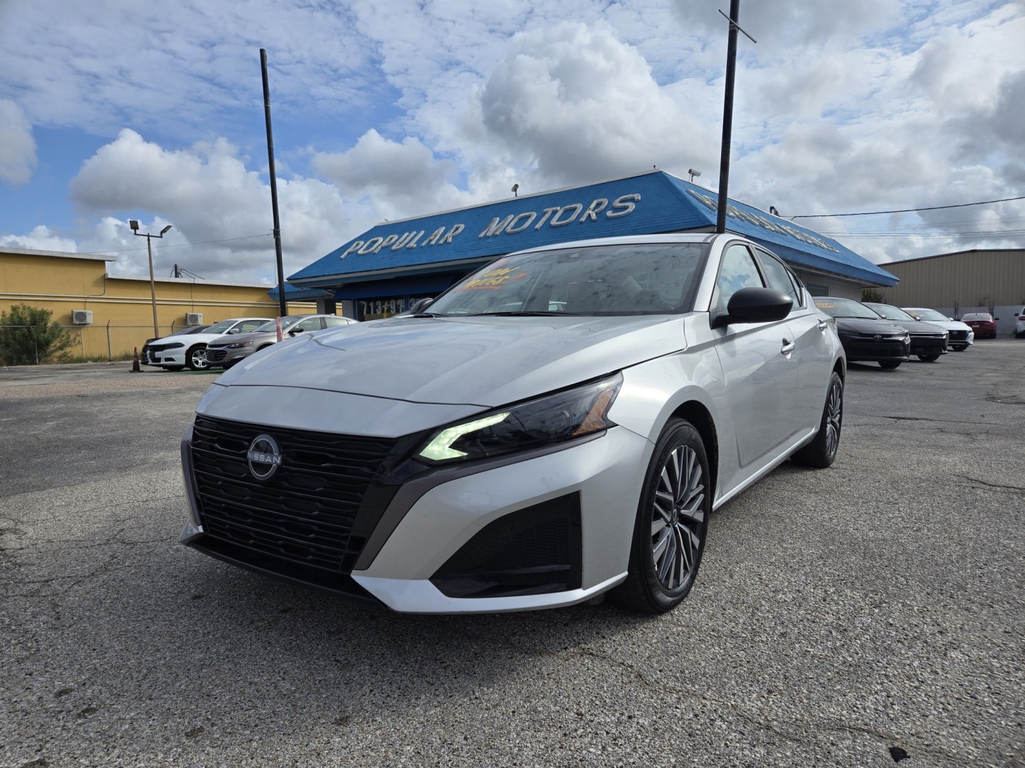 2026 Silver /Gray Nissan Altima SV (1N4BL4DW5TN) with an 2.5L L4 DOHC 16V engine, Continuously Variable Transmission (CVT) transmission, located at 1842 Wirt Road, Houston, TX, 77055, (713) 973-3903, 29.805330, -95.484787- Photo#0