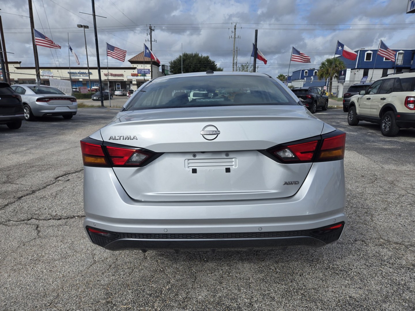 2026 Silver /Gray Nissan Altima SV (1N4BL4DW5TN) with an 2.5L L4 DOHC 16V engine, Continuously Variable Transmission (CVT) transmission, located at 1842 Wirt Road, Houston, TX, 77055, (713) 973-3903, 29.805330, -95.484787- Photo#3