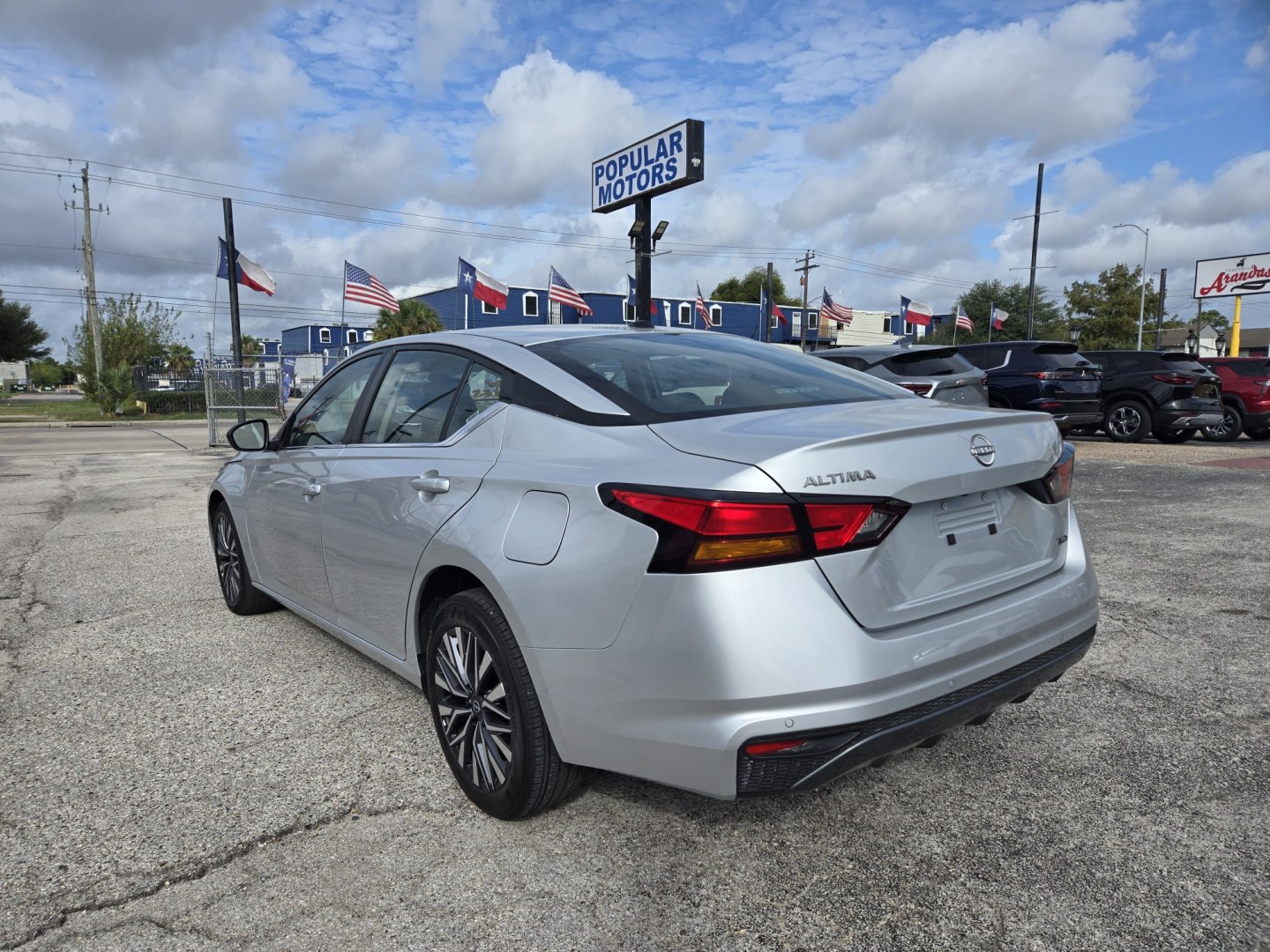 2026 Silver /Gray Nissan Altima SV (1N4BL4DW5TN) with an 2.5L L4 DOHC 16V engine, Continuously Variable Transmission (CVT) transmission, located at 1842 Wirt Road, Houston, TX, 77055, (713) 973-3903, 29.805330, -95.484787- Photo#2
