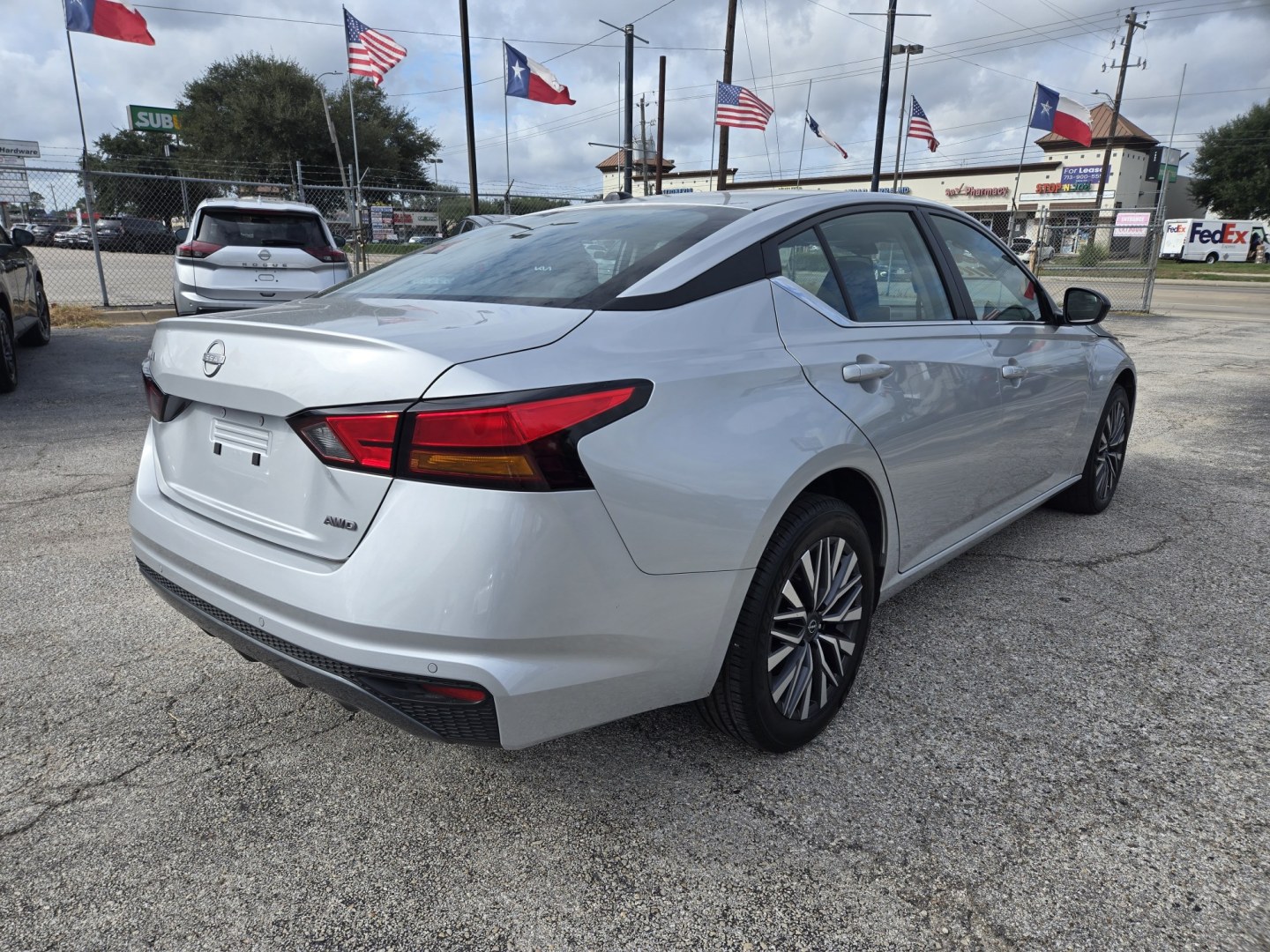 2026 Silver /Gray Nissan Altima SV (1N4BL4DW5TN) with an 2.5L L4 DOHC 16V engine, Continuously Variable Transmission (CVT) transmission, located at 1842 Wirt Road, Houston, TX, 77055, (713) 973-3903, 29.805330, -95.484787- Photo#4