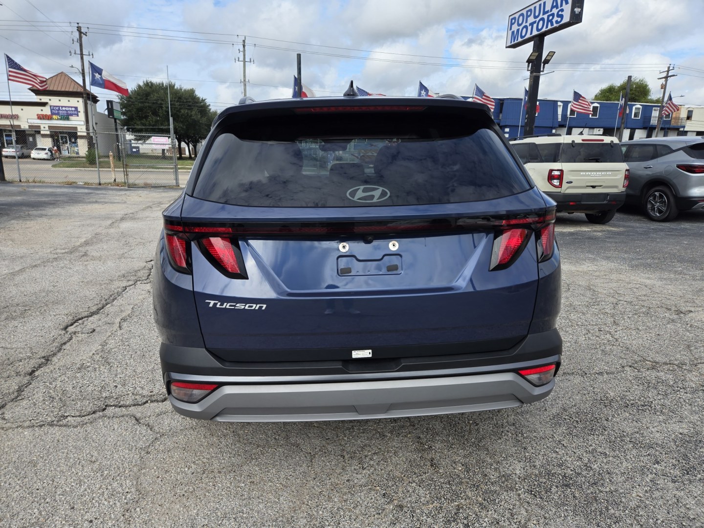 2026 BLUE Hyundai Tucson SEL, SEL Plus (5NMJB3DEXTH) , located at 1842 Wirt Road, Houston, TX, 77055, (713) 973-3903, 29.805330, -95.484787- Photo#3