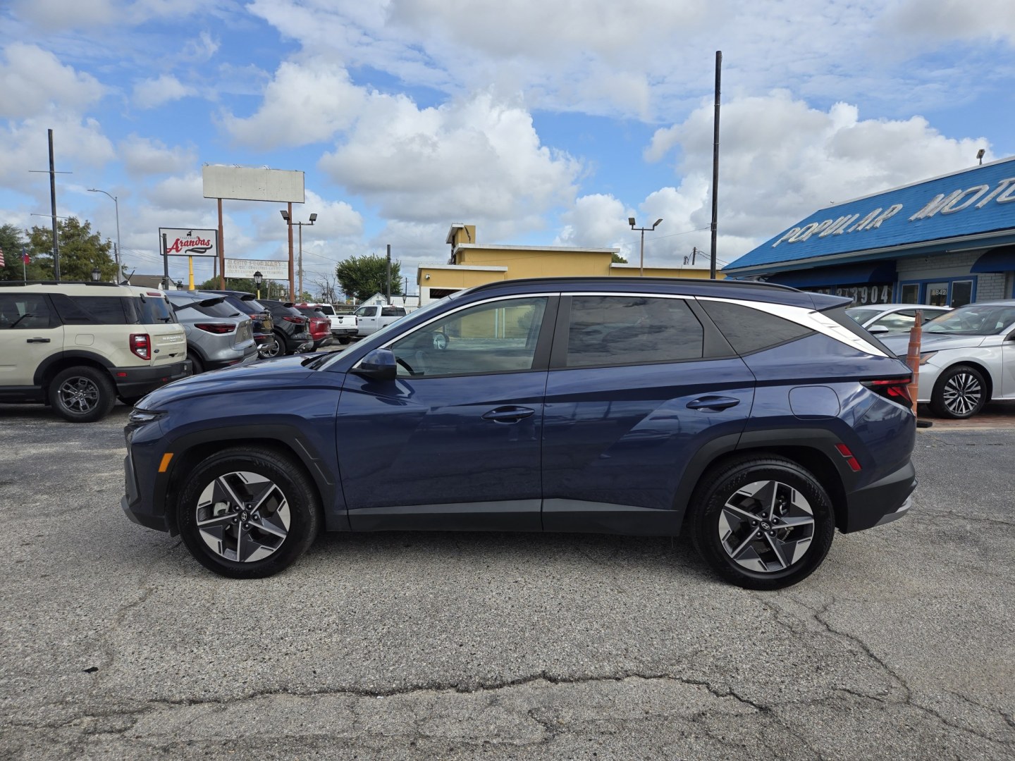 2026 BLUE Hyundai Tucson SEL, SEL Plus (5NMJB3DEXTH) , located at 1842 Wirt Road, Houston, TX, 77055, (713) 973-3903, 29.805330, -95.484787- Photo#1