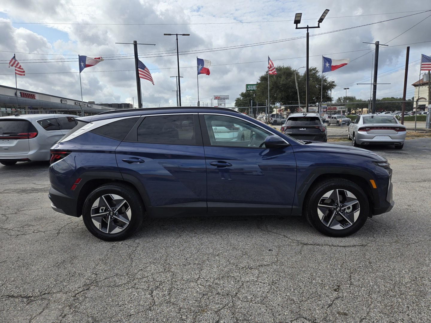 2026 BLUE Hyundai Tucson SEL, SEL Plus (5NMJB3DEXTH) , located at 1842 Wirt Road, Houston, TX, 77055, (713) 973-3903, 29.805330, -95.484787- Photo#5