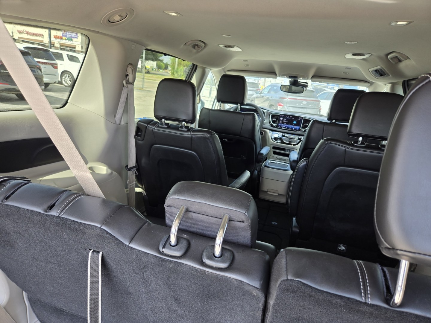 2024 Silver /Black Chrysler Pacifica Touring L (2C4RC1BG0RR) with an 3.6L V6 DOHC 24V engine, 9A transmission, located at 1842 Wirt Road, Houston, TX, 77055, (713) 973-3903, 29.805330, -95.484787- Photo#13