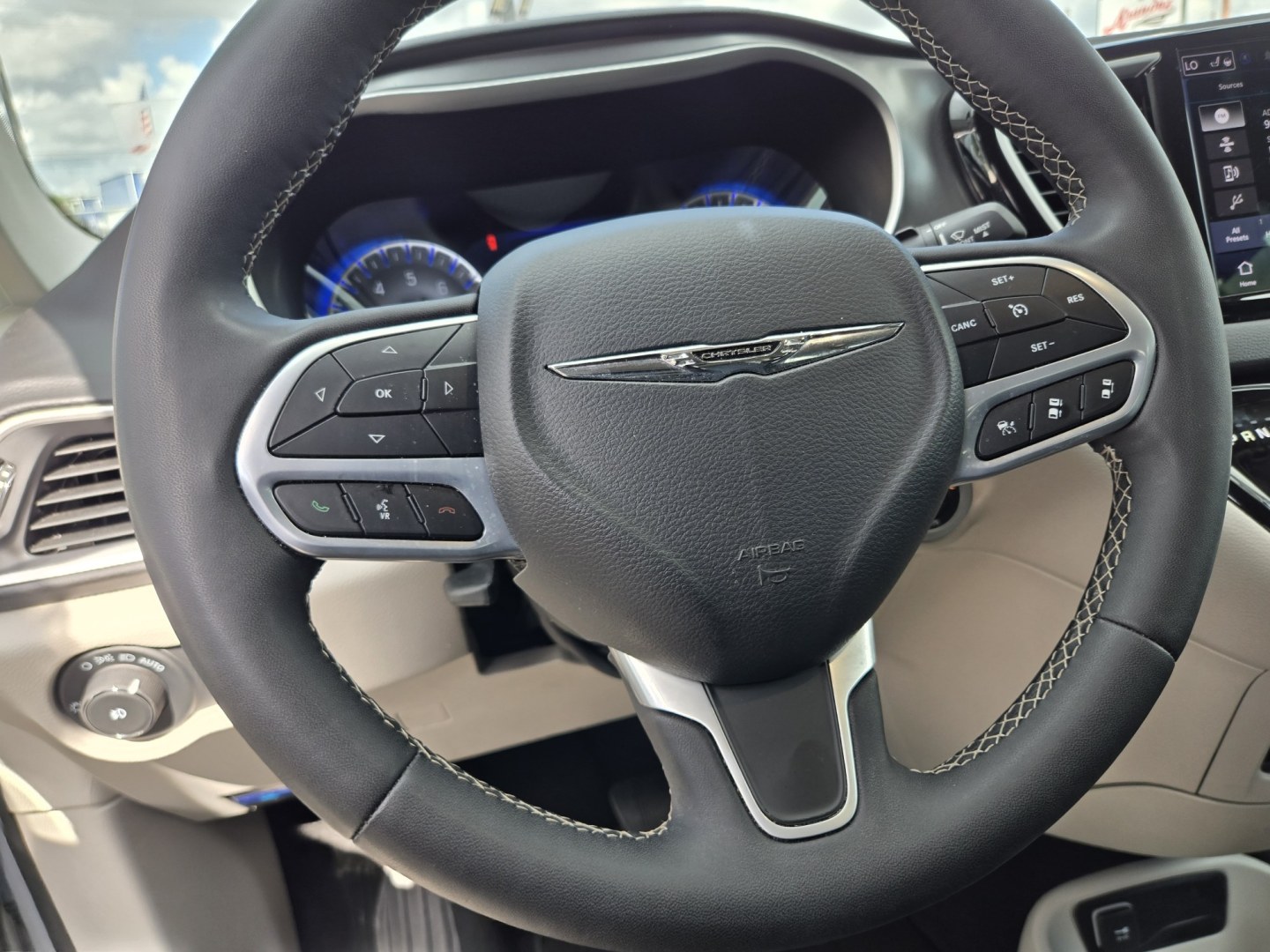 2024 Silver /Black Chrysler Pacifica Touring L (2C4RC1BG0RR) with an 3.6L V6 DOHC 24V engine, 9A transmission, located at 1842 Wirt Road, Houston, TX, 77055, (713) 973-3903, 29.805330, -95.484787- Photo#14