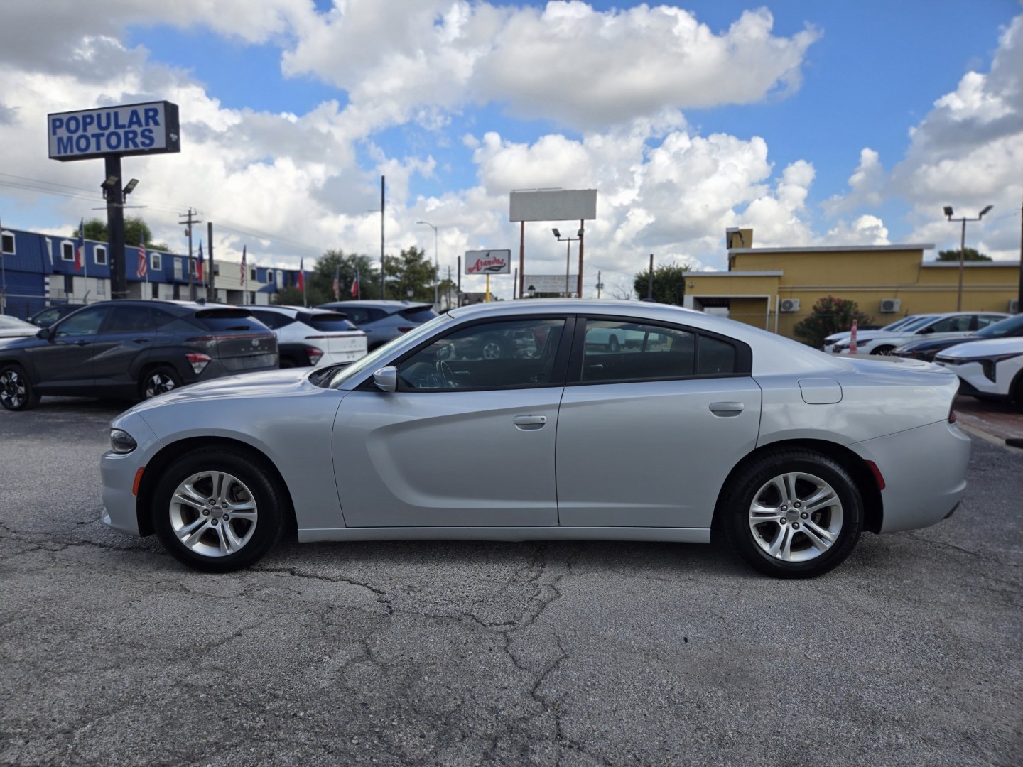 2022 Silver /Black Dodge Charger SXT (2C3CDXBG5NH) with an 3.6L V6 DOHC 24V engine, 8A transmission, located at 1842 Wirt Road, Houston, TX, 77055, (713) 973-3903, 29.805330, -95.484787- Photo#1