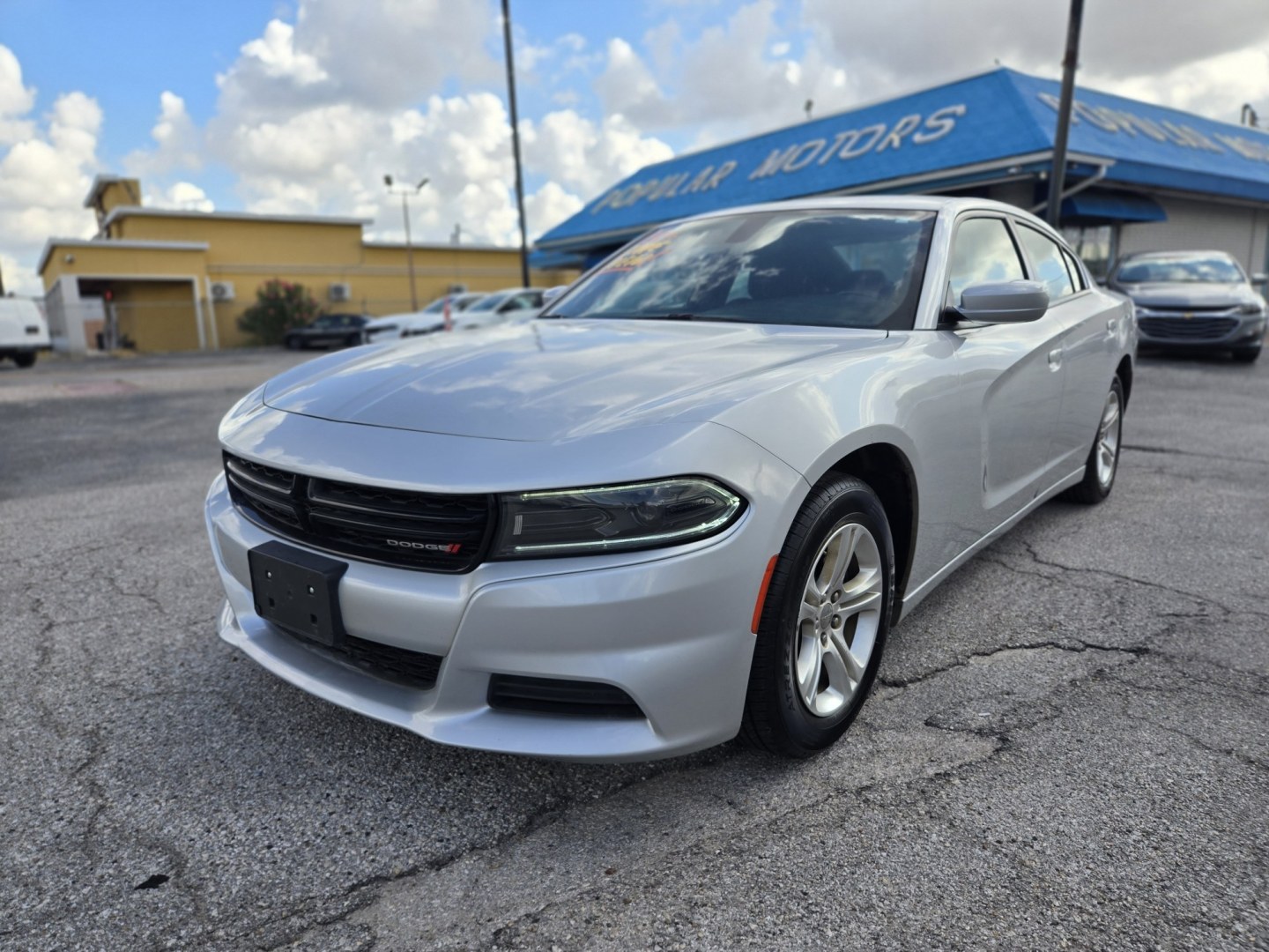 2022 Silver /Black Dodge Charger SXT (2C3CDXBG5NH) with an 3.6L V6 DOHC 24V engine, 8A transmission, located at 1842 Wirt Road, Houston, TX, 77055, (713) 973-3903, 29.805330, -95.484787- Photo#0