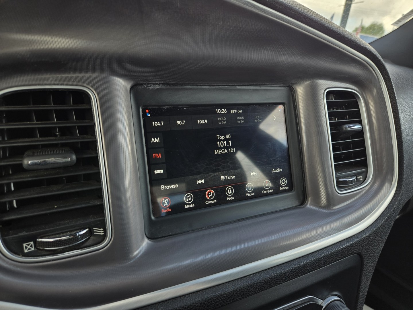 2022 Silver /Black Dodge Charger SXT (2C3CDXBG5NH) with an 3.6L V6 DOHC 24V engine, 8A transmission, located at 1842 Wirt Road, Houston, TX, 77055, (713) 973-3903, 29.805330, -95.484787- Photo#15