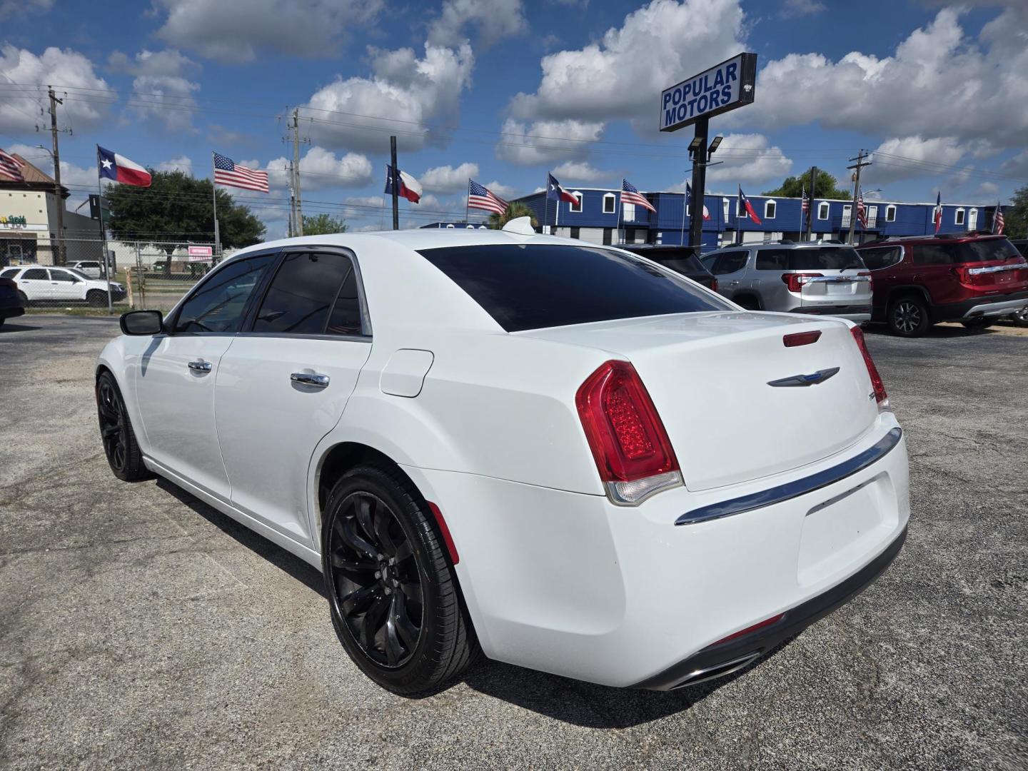 2019 White /Black Chrysler 300 Limited RWD (2C3CCAEG3KH) with an 3.6L V6 SOHC 24V engine, 8A transmission, located at 1842 Wirt Road, Houston, TX, 77055, (713) 973-3903, 29.805330, -95.484787 - Photo#2