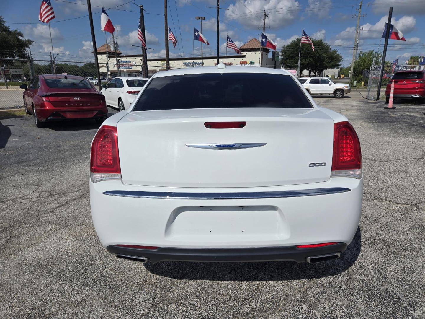 2019 White /Black Chrysler 300 Limited RWD (2C3CCAEG3KH) with an 3.6L V6 SOHC 24V engine, 8A transmission, located at 1842 Wirt Road, Houston, TX, 77055, (713) 973-3903, 29.805330, -95.484787 - Photo#3