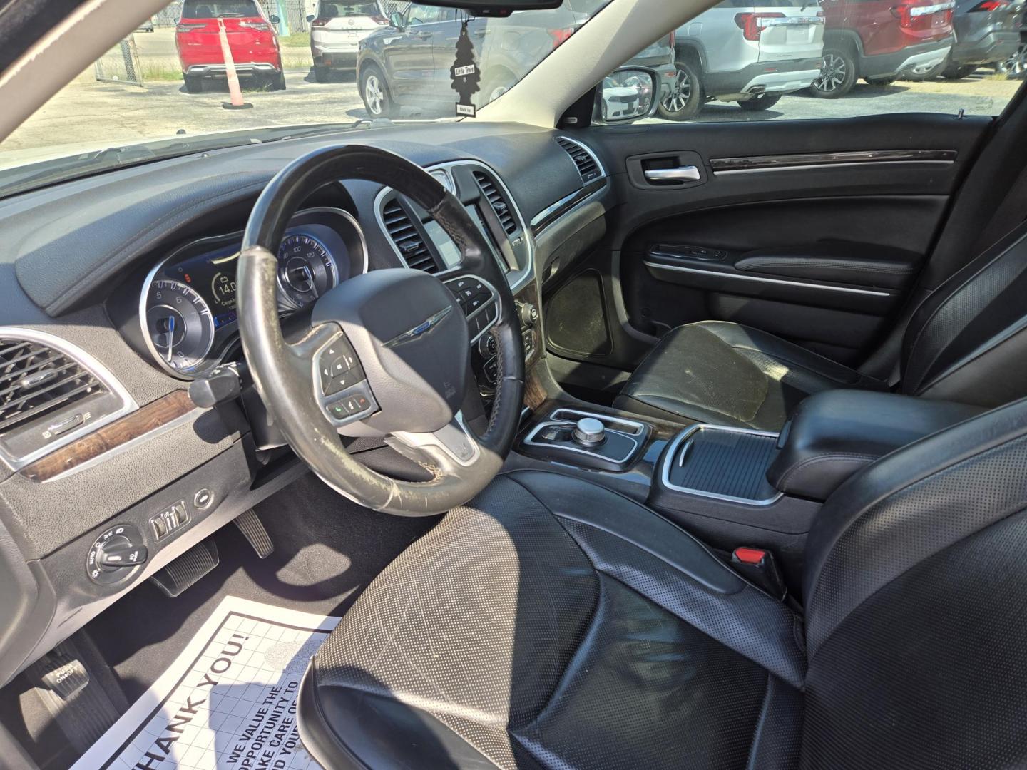 2019 White /Black Chrysler 300 Limited RWD (2C3CCAEG3KH) with an 3.6L V6 SOHC 24V engine, 8A transmission, located at 1842 Wirt Road, Houston, TX, 77055, (713) 973-3903, 29.805330, -95.484787 - Photo#8