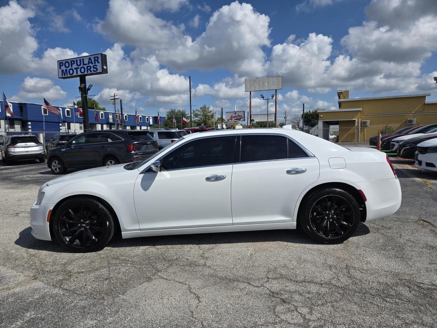 2019 White /Black Chrysler 300 Limited RWD (2C3CCAEG3KH) with an 3.6L V6 SOHC 24V engine, 8A transmission, located at 1842 Wirt Road, Houston, TX, 77055, (713) 973-3903, 29.805330, -95.484787 - Photo#1