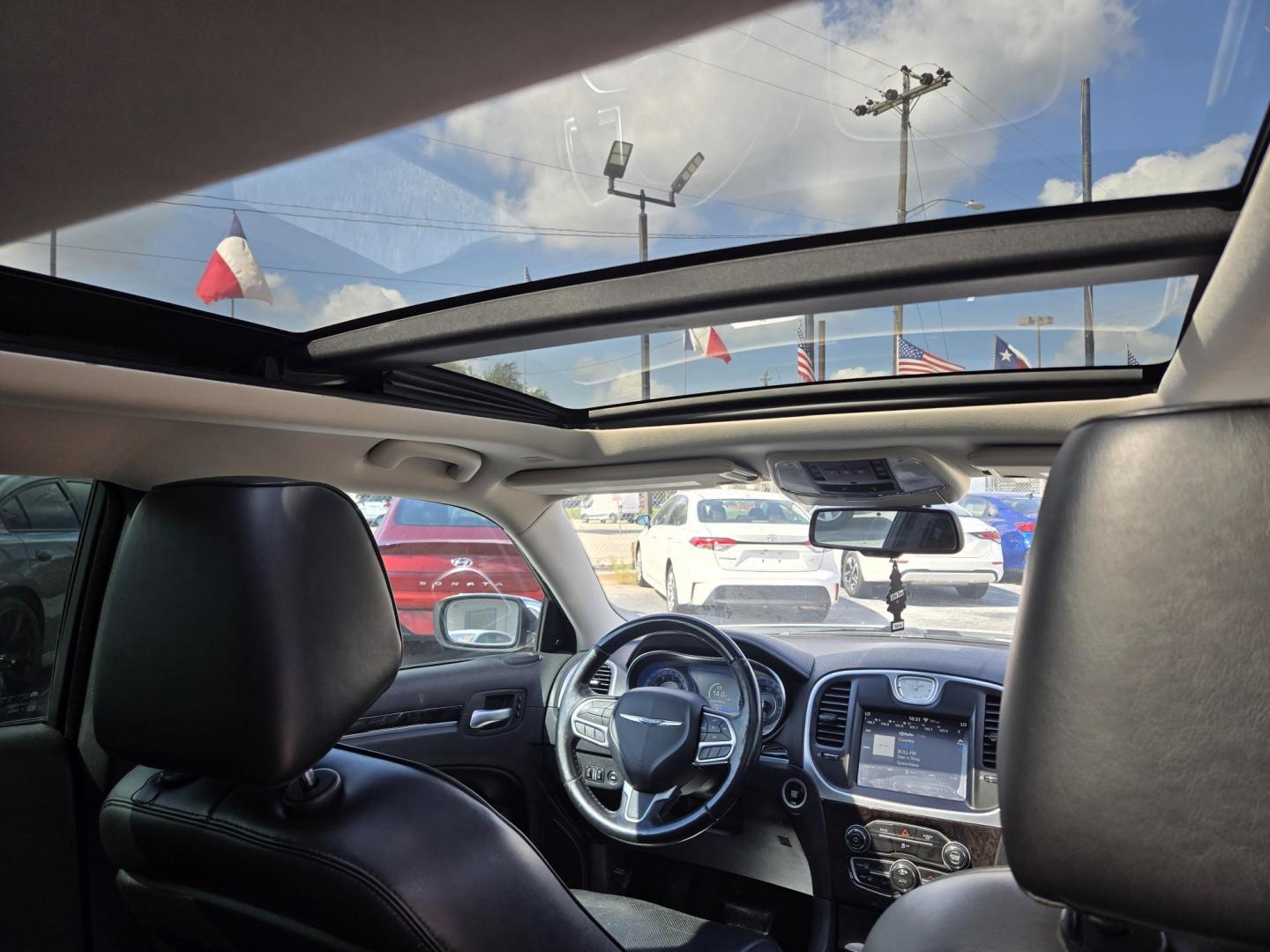 2019 White /Black Chrysler 300 Limited RWD (2C3CCAEG3KH) with an 3.6L V6 SOHC 24V engine, 8A transmission, located at 1842 Wirt Road, Houston, TX, 77055, (713) 973-3903, 29.805330, -95.484787 - Photo#16
