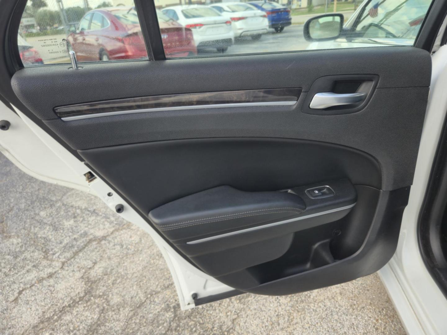 2019 White /Black Chrysler 300 Limited RWD (2C3CCAEG9KH) with an 3.6L V6 SOHC 24V engine, 8A transmission, located at 1842 Wirt Road, Houston, TX, 77055, (713) 973-3903, 29.805330, -95.484787 - Photo#11