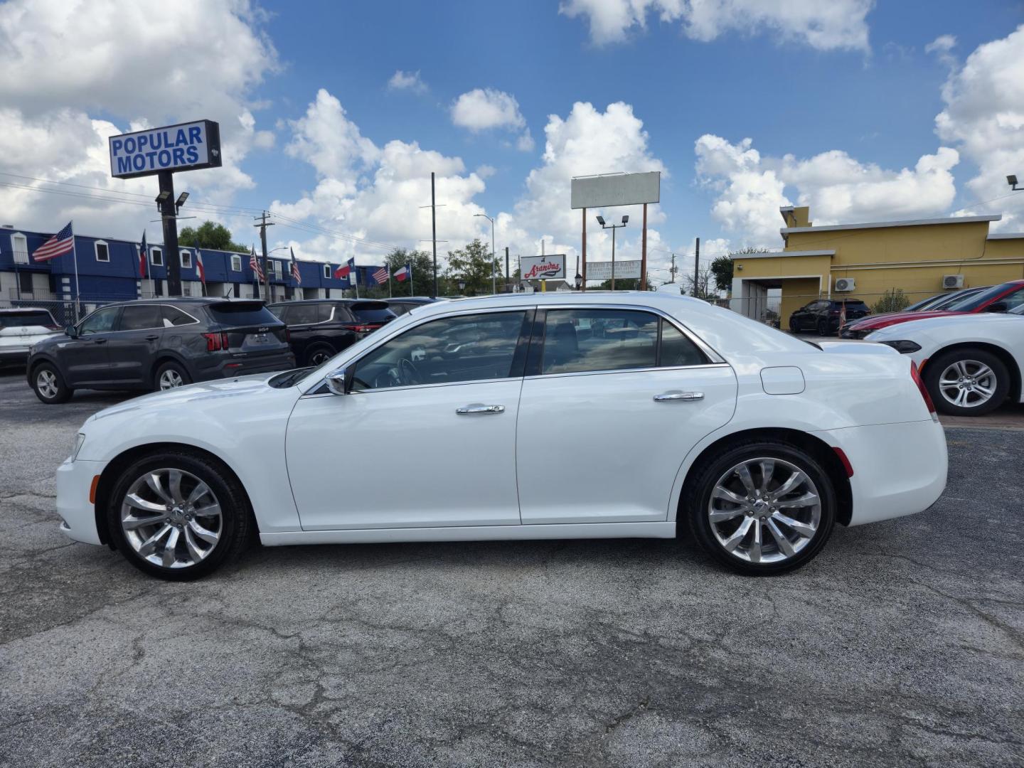 2019 White /Black Chrysler 300 Limited RWD (2C3CCAEG9KH) with an 3.6L V6 SOHC 24V engine, 8A transmission, located at 1842 Wirt Road, Houston, TX, 77055, (713) 973-3903, 29.805330, -95.484787 - Photo#1