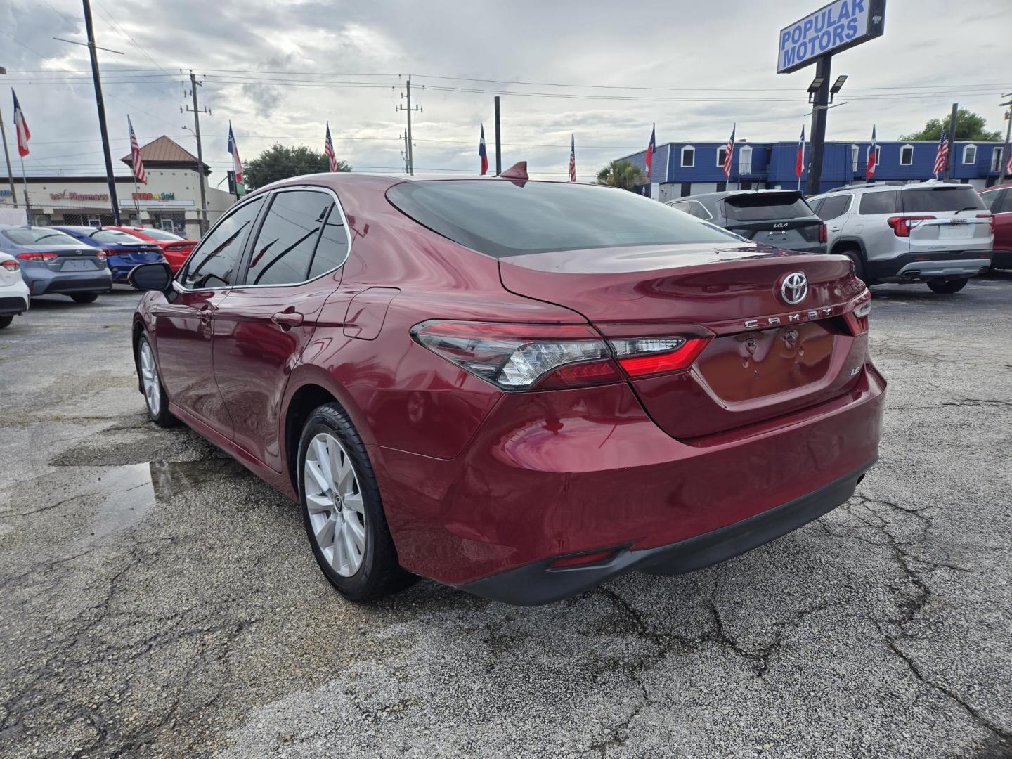 2020 Maroon Toyota Camry LE (4T1C11AK3LU) with an 2.5L L4 DOHC 16V engine, 8A transmission, located at 1842 Wirt Road, Houston, TX, 77055, (713) 973-3903, 29.805330, -95.484787 - Photo#2
