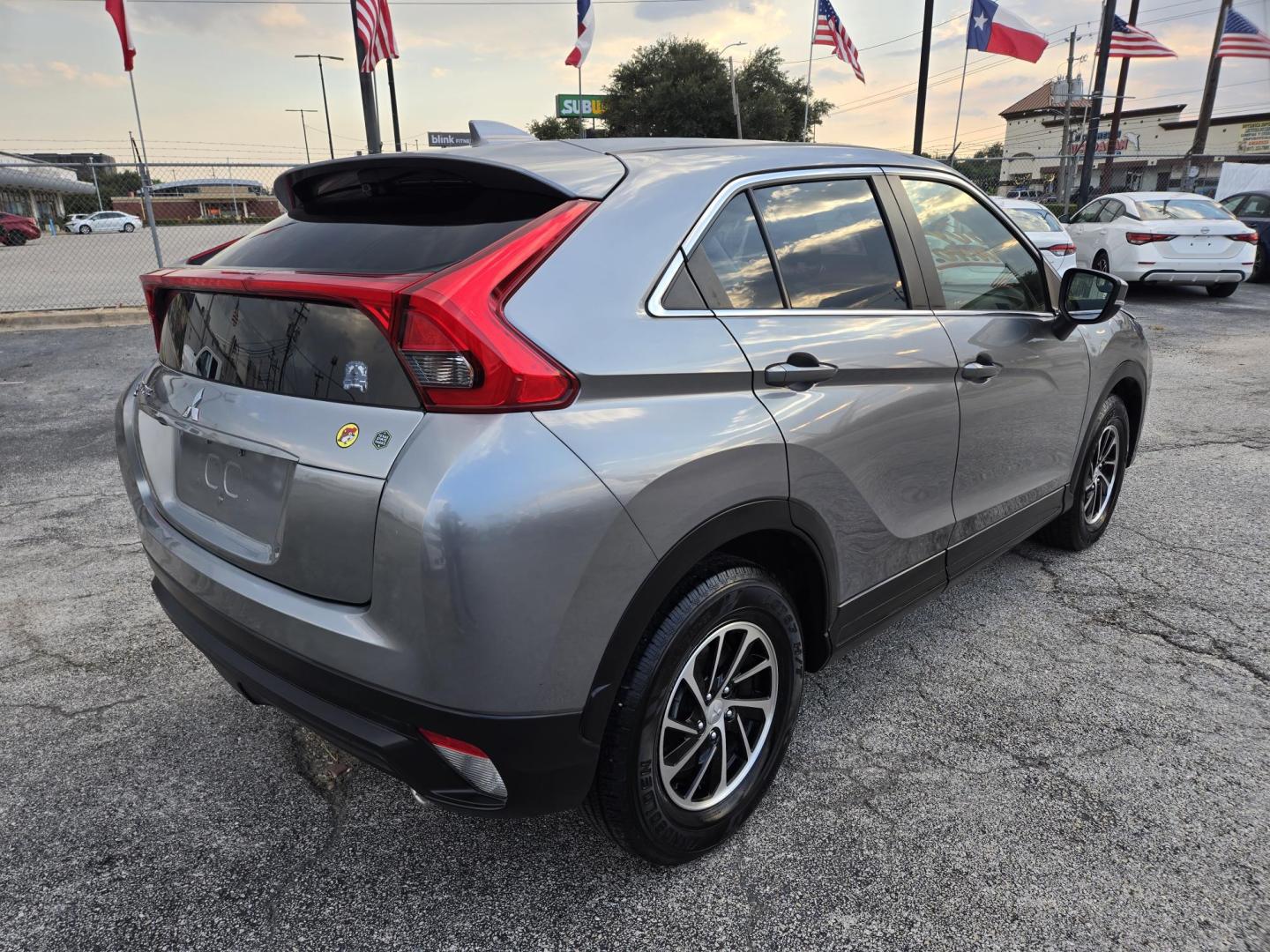 2020 Gray /Black Mitsubishi Eclipse Cross ES (JA4AS3AA0LZ) with an 1.5L L4 DOHC 16V engine, CVT transmission, located at 1842 Wirt Road, Houston, TX, 77055, (713) 973-3903, 29.805330, -95.484787 - Photo#4