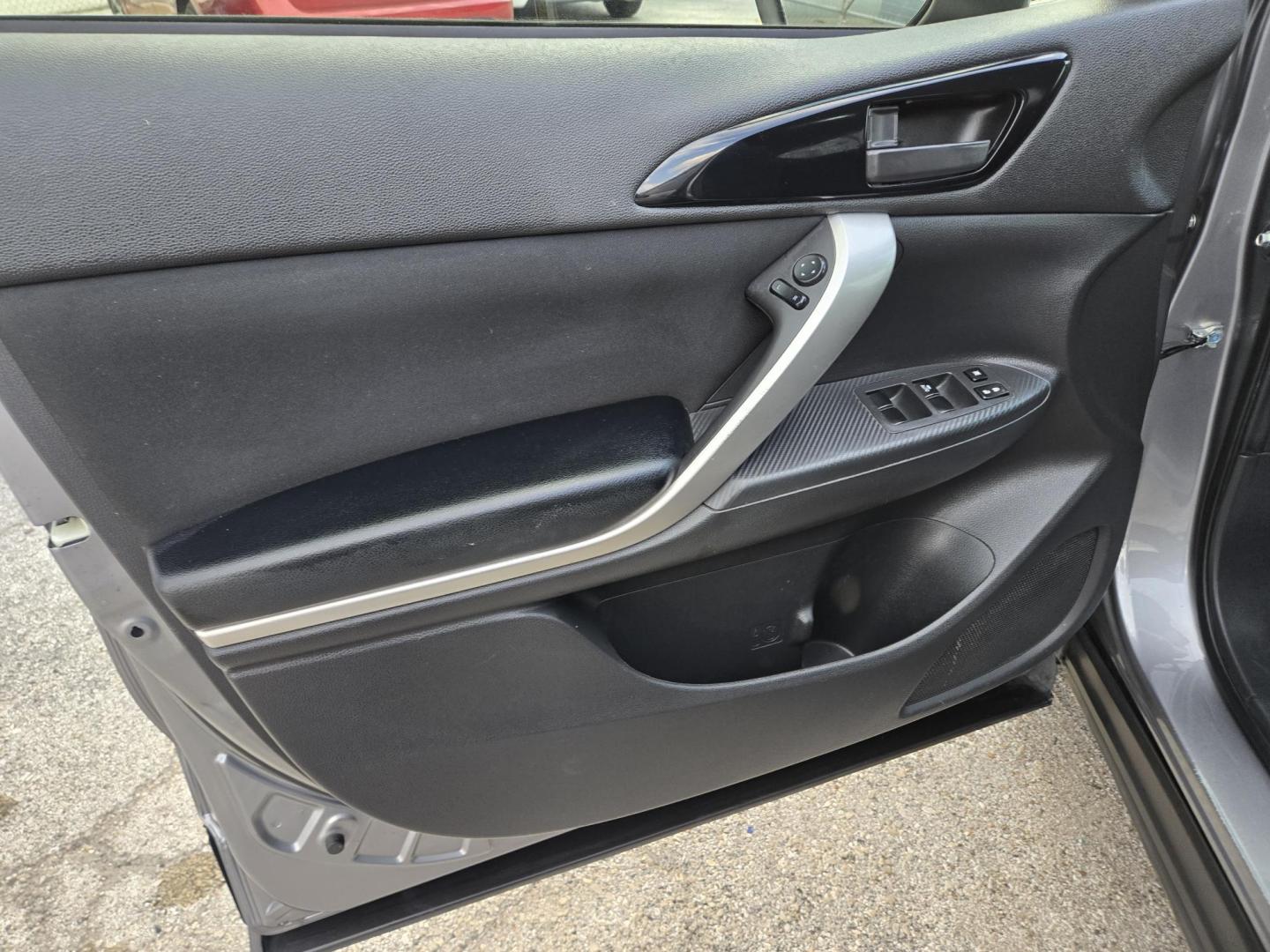 2020 Gray /Black Mitsubishi Eclipse Cross ES (JA4AS3AA0LZ) with an 1.5L L4 DOHC 16V engine, CVT transmission, located at 1842 Wirt Road, Houston, TX, 77055, (713) 973-3903, 29.805330, -95.484787 - Photo#9
