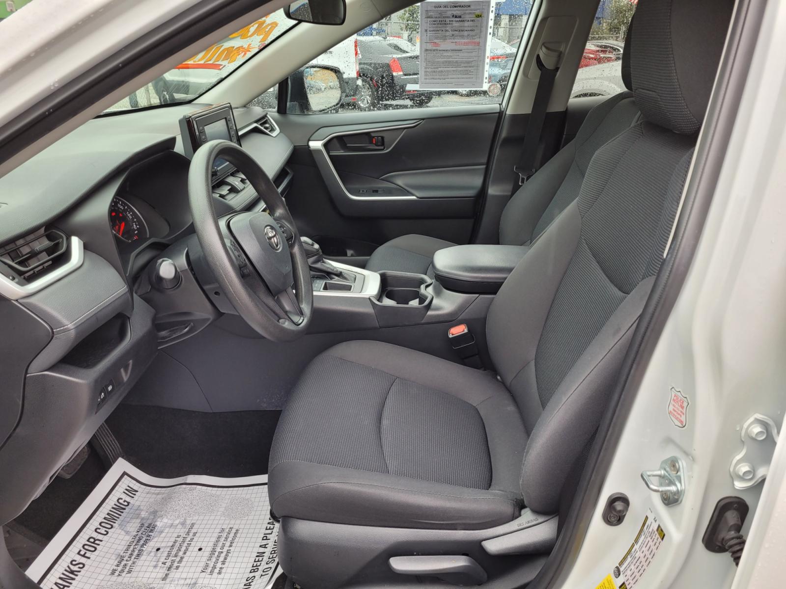 2021 White /GRAY Toyota RAV4 LE (2T3H1RFV3MW) with an 2.5L L4 DOHC 16V engine, 8A transmission, located at 1842 Wirt Road, Houston, TX, 77055, (713) 973-3903, 29.805330, -95.484787 - Photo #9