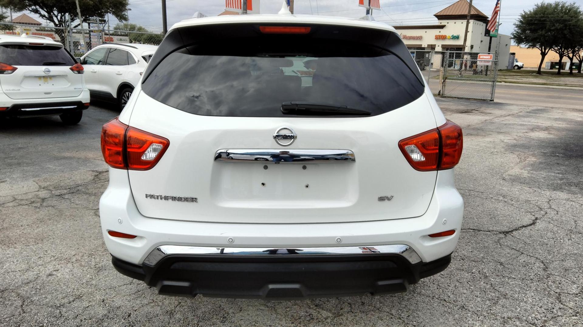 2020 White /Black Nissan Pathfinder SV (5N1DR2BN7LC) with an 3.5L V6 DOHC 24V engine, CVT transmission, located at 1842 Wirt Road, Houston, TX, 77055, (713) 973-3903, 29.805330, -95.484787 - Photo#3