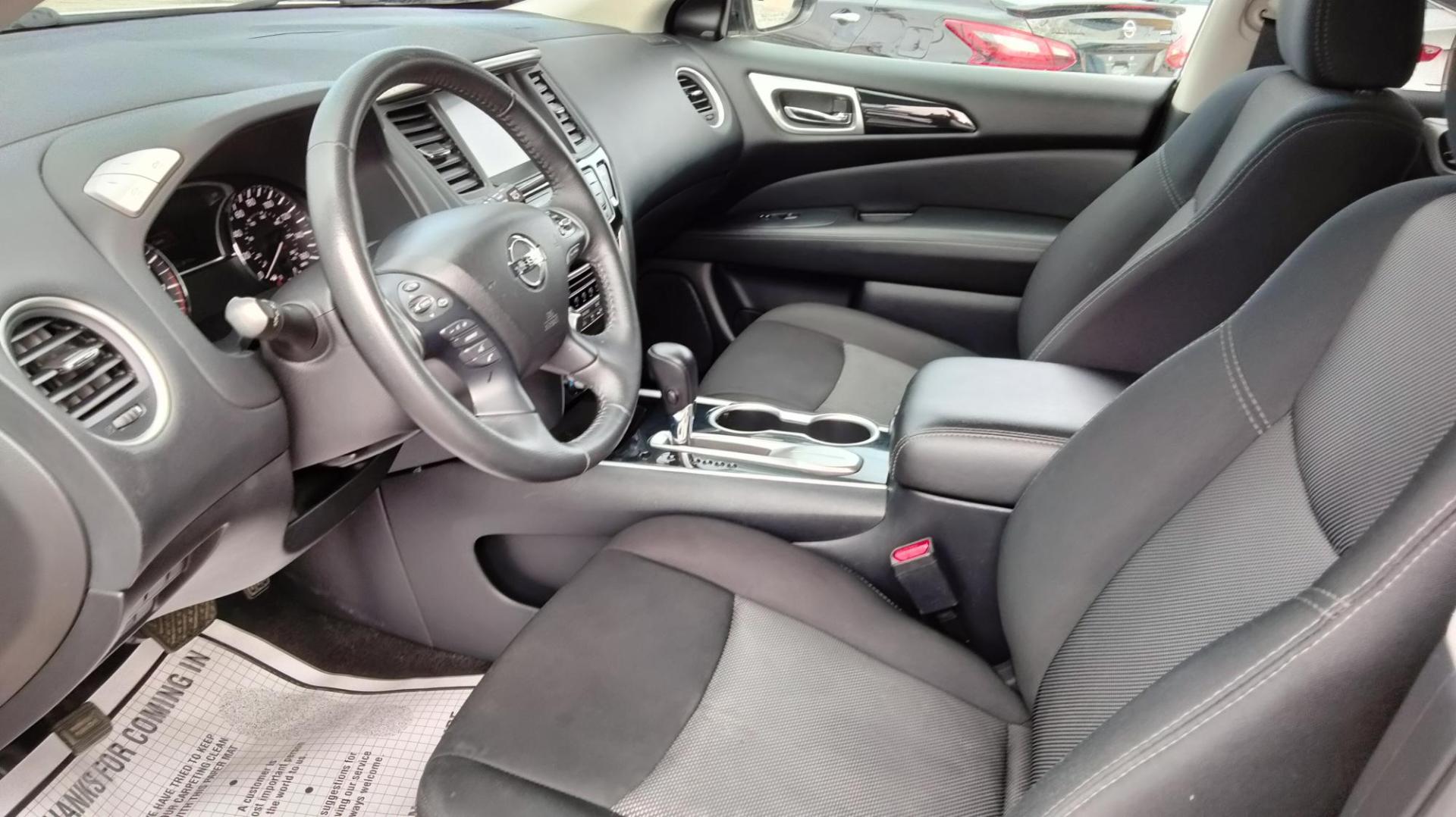 2020 White /Black Nissan Pathfinder SV (5N1DR2BN7LC) with an 3.5L V6 DOHC 24V engine, CVT transmission, located at 1842 Wirt Road, Houston, TX, 77055, (713) 973-3903, 29.805330, -95.484787 - Photo#8
