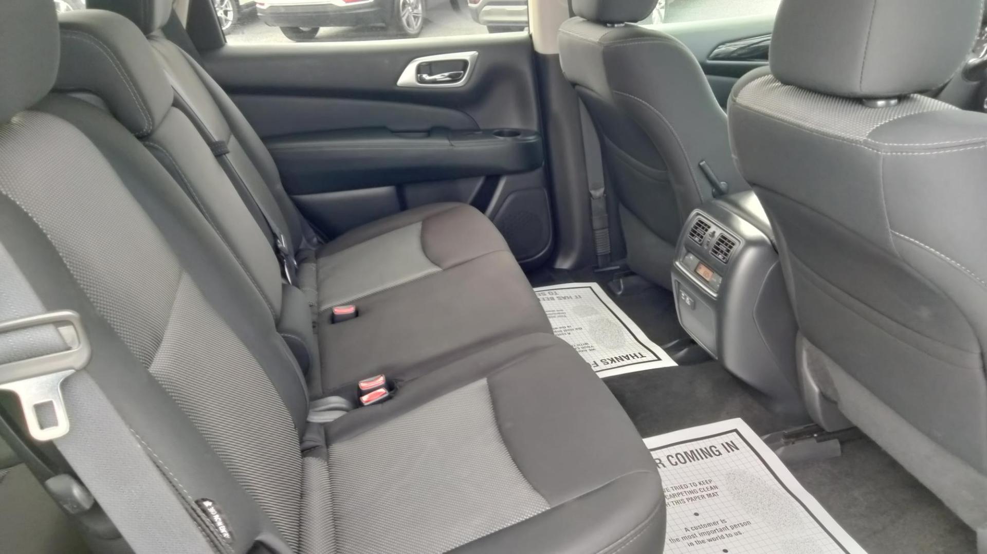 2020 White /Black Nissan Pathfinder SV (5N1DR2BN7LC) with an 3.5L V6 DOHC 24V engine, CVT transmission, located at 1842 Wirt Road, Houston, TX, 77055, (713) 973-3903, 29.805330, -95.484787 - Photo#14