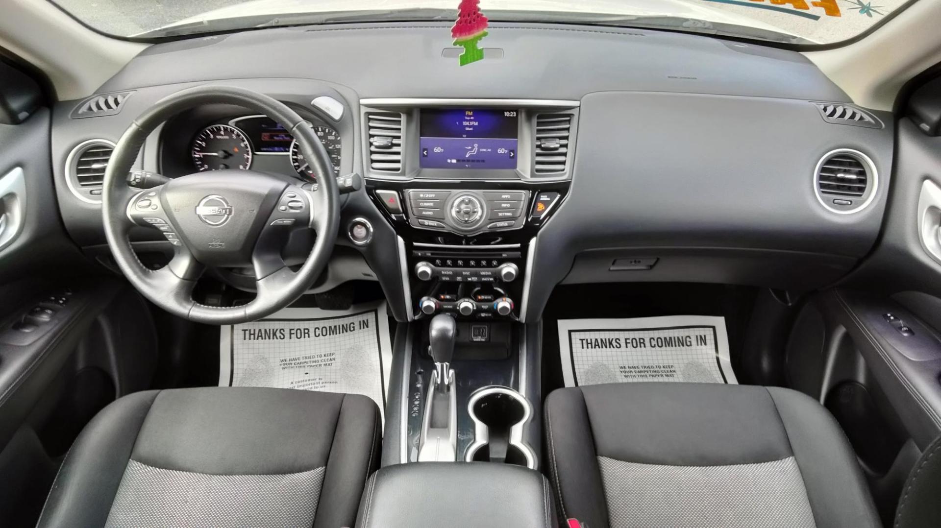 2020 White /Black Nissan Pathfinder SV (5N1DR2BN7LC) with an 3.5L V6 DOHC 24V engine, CVT transmission, located at 1842 Wirt Road, Houston, TX, 77055, (713) 973-3903, 29.805330, -95.484787 - Photo#16