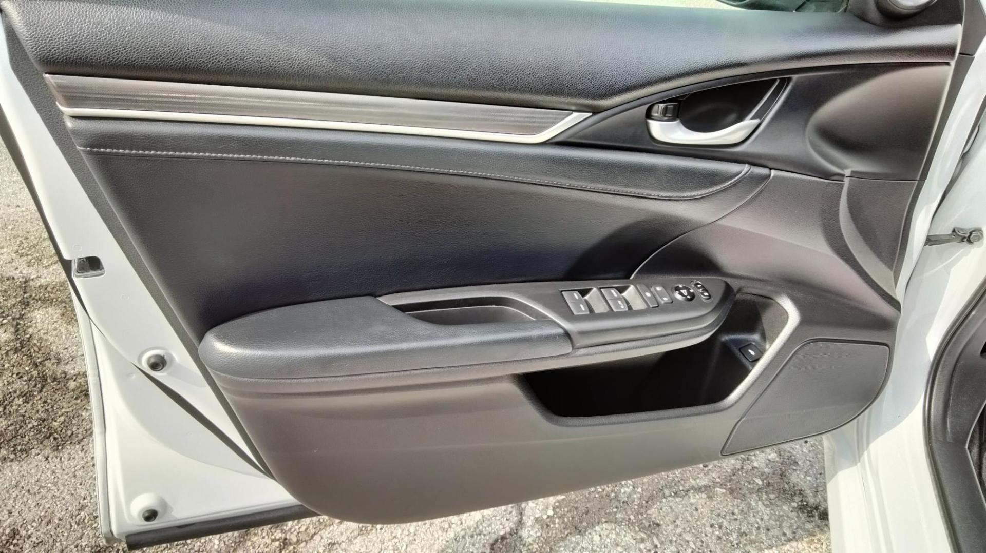2020 White /Black Honda Civic EX-L Sedan CVT (19XFC1F77LE) with an 1.5L L4 DOHC 16V TURBO engine, CVT transmission, located at 1842 Wirt Road, Houston, TX, 77055, (713) 973-3903, 29.805330, -95.484787 - Photo#9