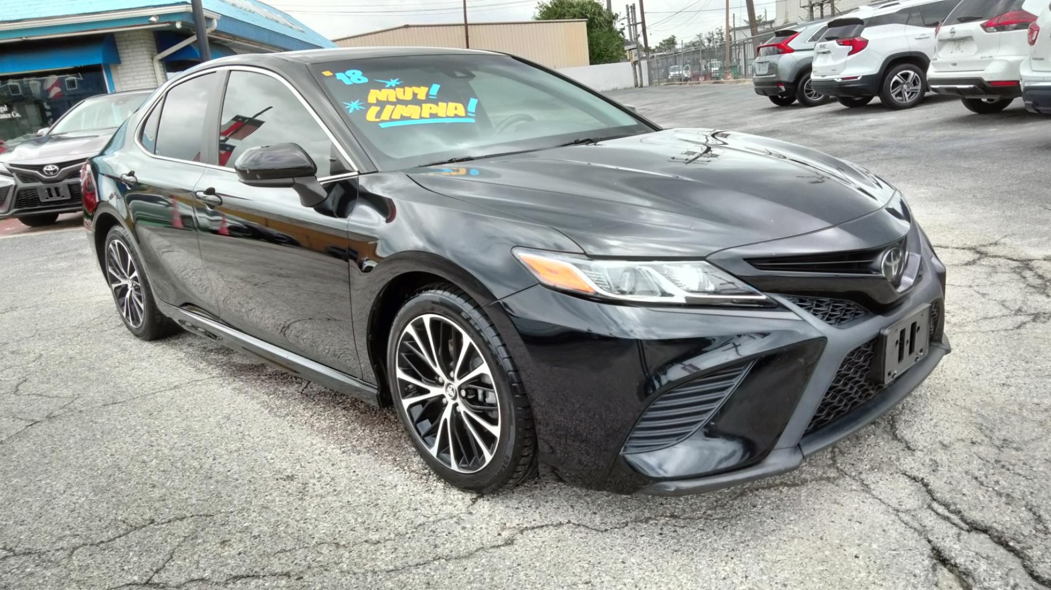 2018 /BLACK Toyota Camry SE (4T1B11HK9JU) with an 2.5L L4 DOHC 16V engine, 8A transmission, located at 1842 Wirt Road, Houston, TX, 77055, (713) 973-3903, 29.805330, -95.484787 - Photo #6