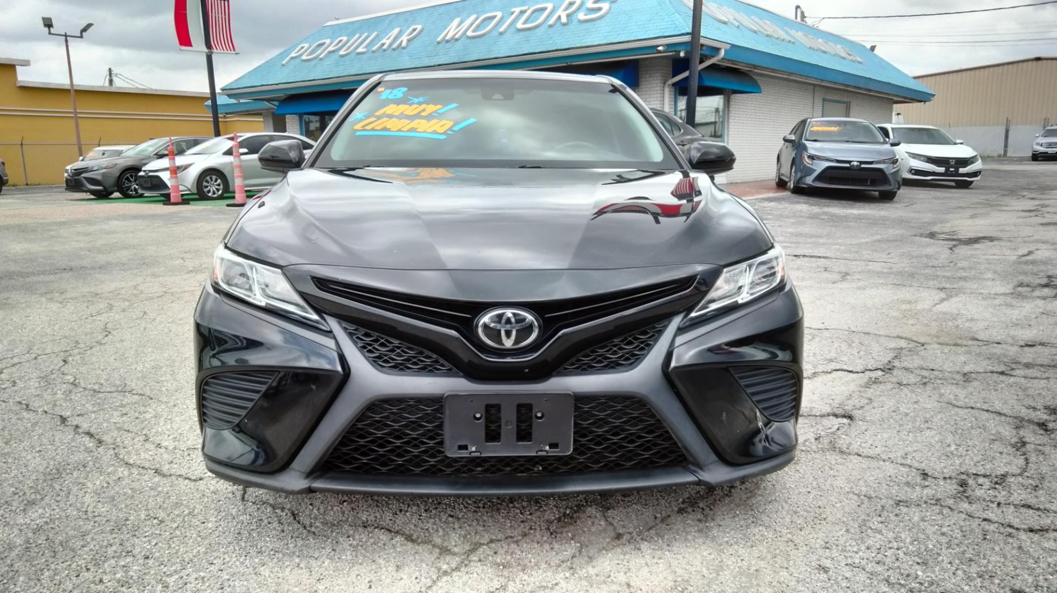 2018 /BLACK Toyota Camry SE (4T1B11HK9JU) with an 2.5L L4 DOHC 16V engine, 8A transmission, located at 1842 Wirt Road, Houston, TX, 77055, (713) 973-3903, 29.805330, -95.484787 - Photo #7