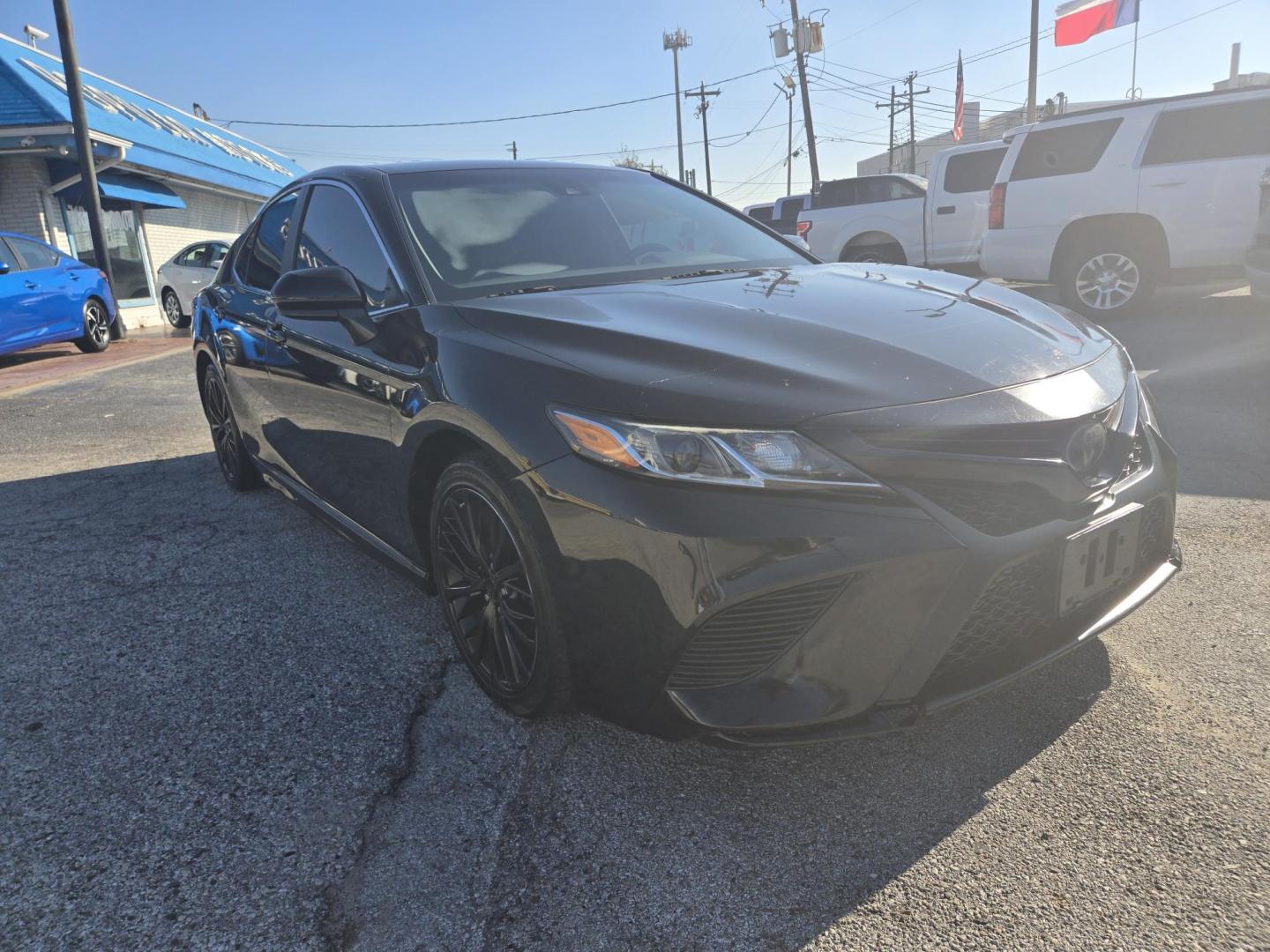 2018 Black /BLACK Toyota Camry SE (4T1B11HK9JU) with an 2.5L L4 DOHC 16V engine, 8A transmission, located at 1842 Wirt Road, Houston, TX, 77055, (713) 973-3903, 29.805330, -95.484787 - Photo#6