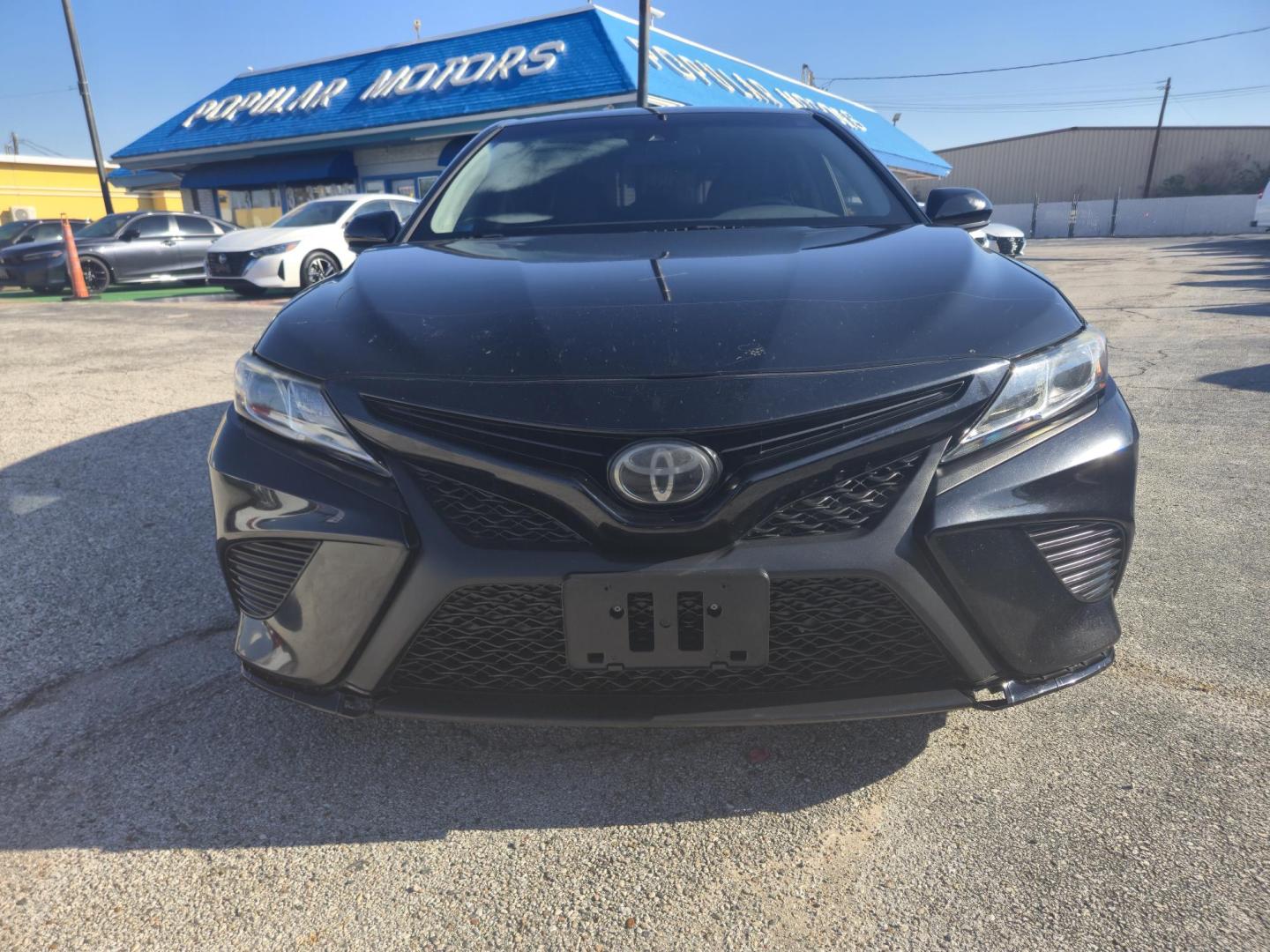 2018 Black /BLACK Toyota Camry SE (4T1B11HK9JU) with an 2.5L L4 DOHC 16V engine, 8A transmission, located at 1842 Wirt Road, Houston, TX, 77055, (713) 973-3903, 29.805330, -95.484787 - Photo#7
