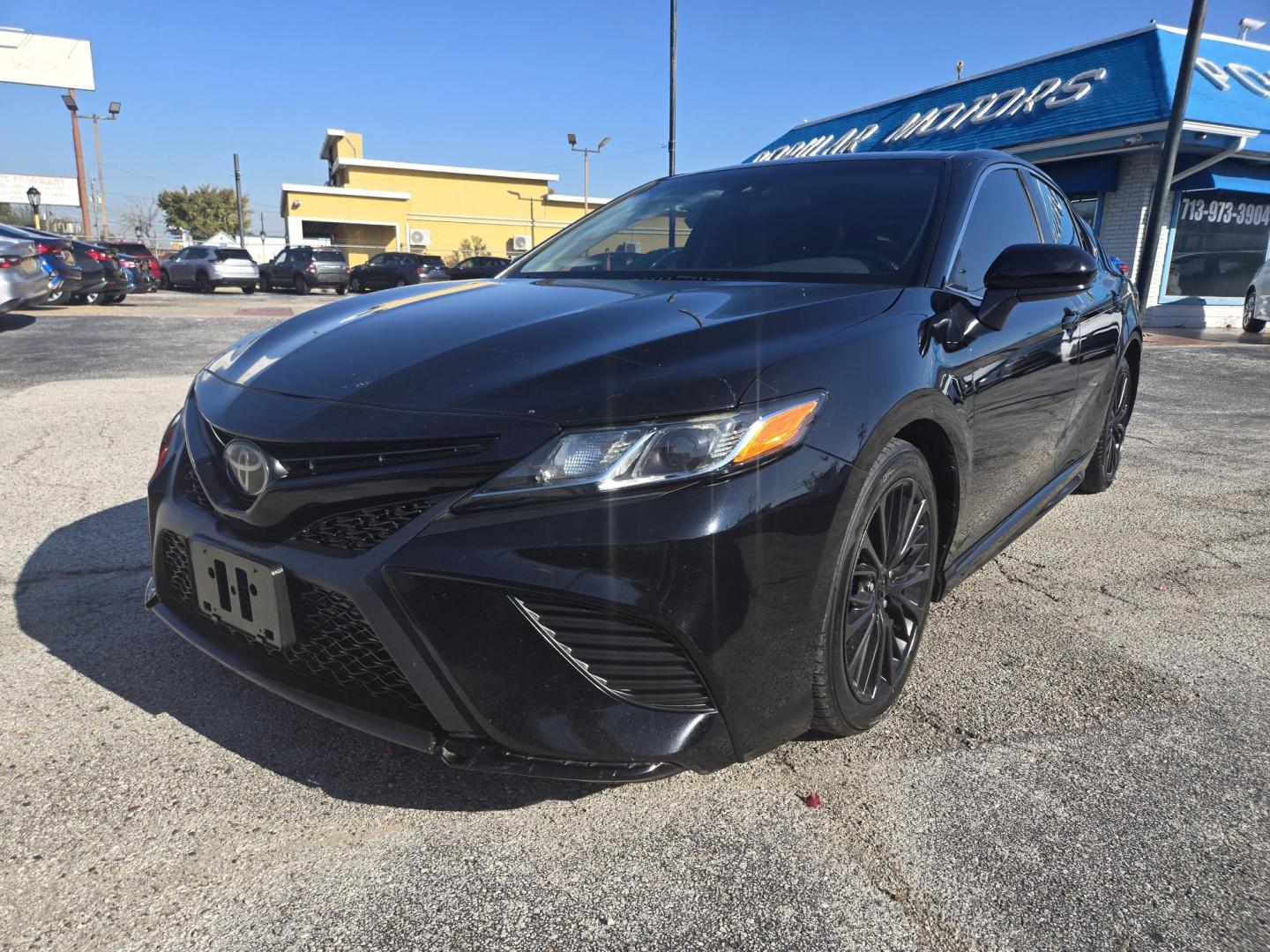 2018 Black /BLACK Toyota Camry SE (4T1B11HK9JU) with an 2.5L L4 DOHC 16V engine, 8A transmission, located at 1842 Wirt Road, Houston, TX, 77055, (713) 973-3903, 29.805330, -95.484787 - Photo#0