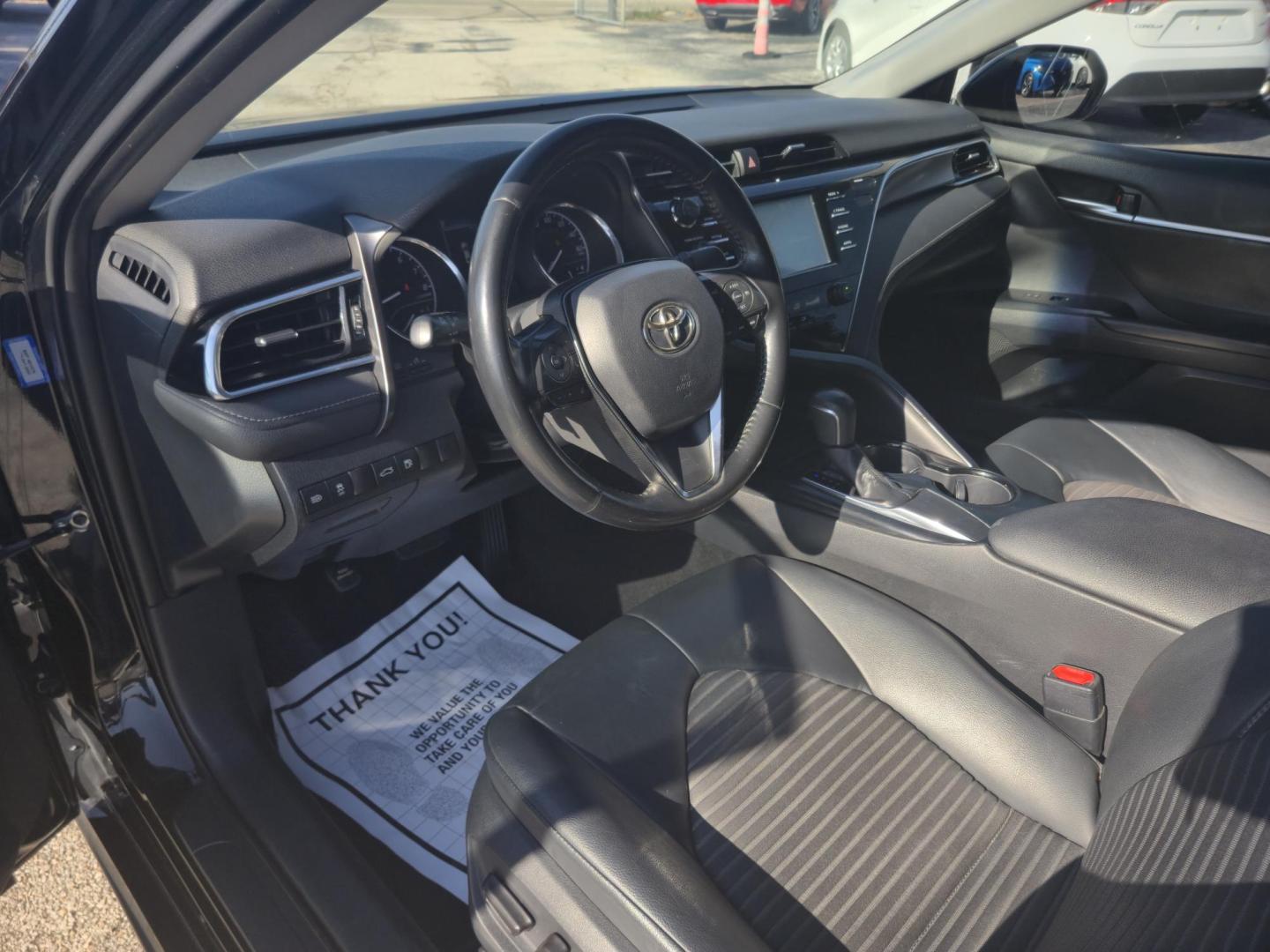 2018 Black /BLACK Toyota Camry SE (4T1B11HK9JU) with an 2.5L L4 DOHC 16V engine, 8A transmission, located at 1842 Wirt Road, Houston, TX, 77055, (713) 973-3903, 29.805330, -95.484787 - Photo#8