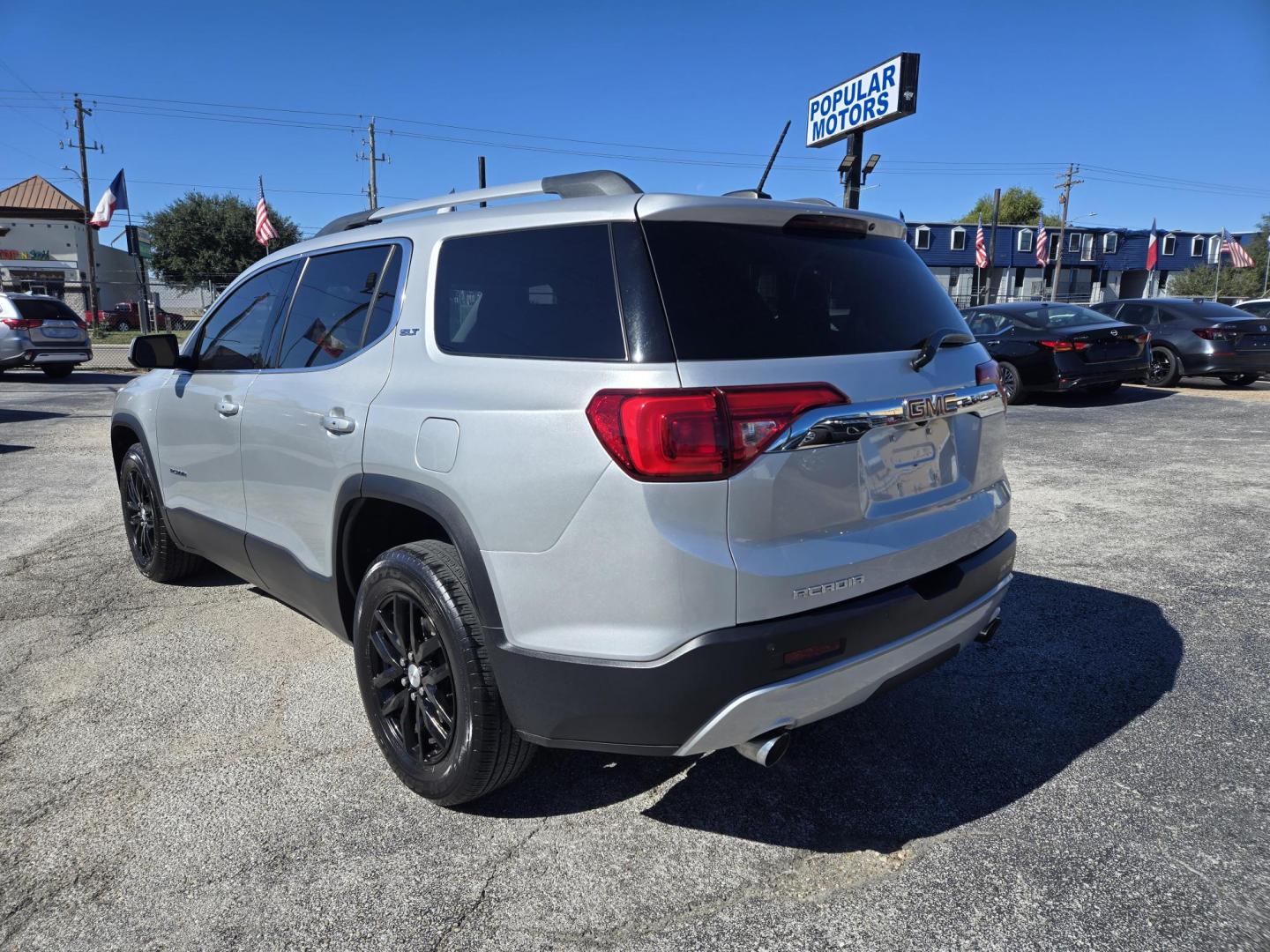 2019 Silver /Black GMC Acadia SLT-1 FWD (1GKKNMLS1KZ) with an 3.6L V6 DOHC 24V engine, 6A transmission, located at 1842 Wirt Road, Houston, TX, 77055, (713) 973-3903, 29.805330, -95.484787 - Photo#2