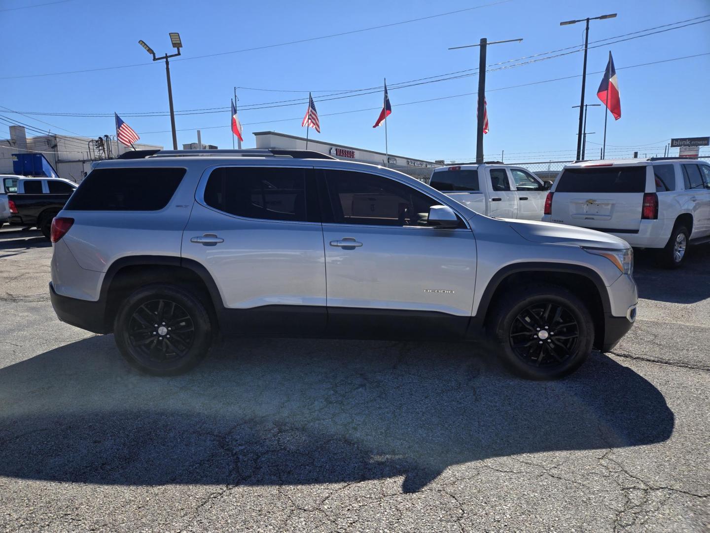 2019 Silver /Black GMC Acadia SLT-1 FWD (1GKKNMLS1KZ) with an 3.6L V6 DOHC 24V engine, 6A transmission, located at 1842 Wirt Road, Houston, TX, 77055, (713) 973-3903, 29.805330, -95.484787 - Photo#5