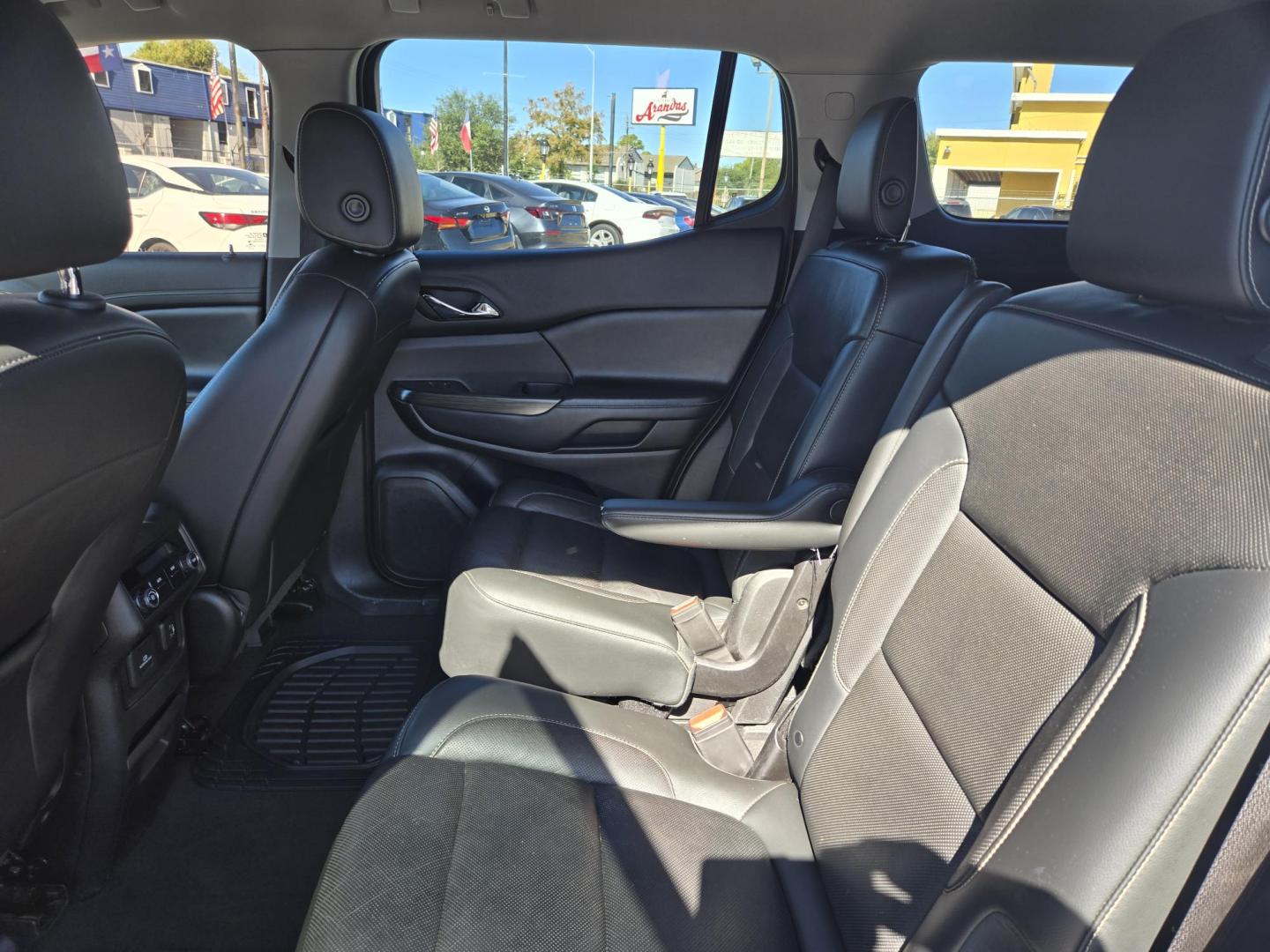 2019 Silver /Black GMC Acadia SLT-1 FWD (1GKKNMLS1KZ) with an 3.6L V6 DOHC 24V engine, 6A transmission, located at 1842 Wirt Road, Houston, TX, 77055, (713) 973-3903, 29.805330, -95.484787 - Photo#10