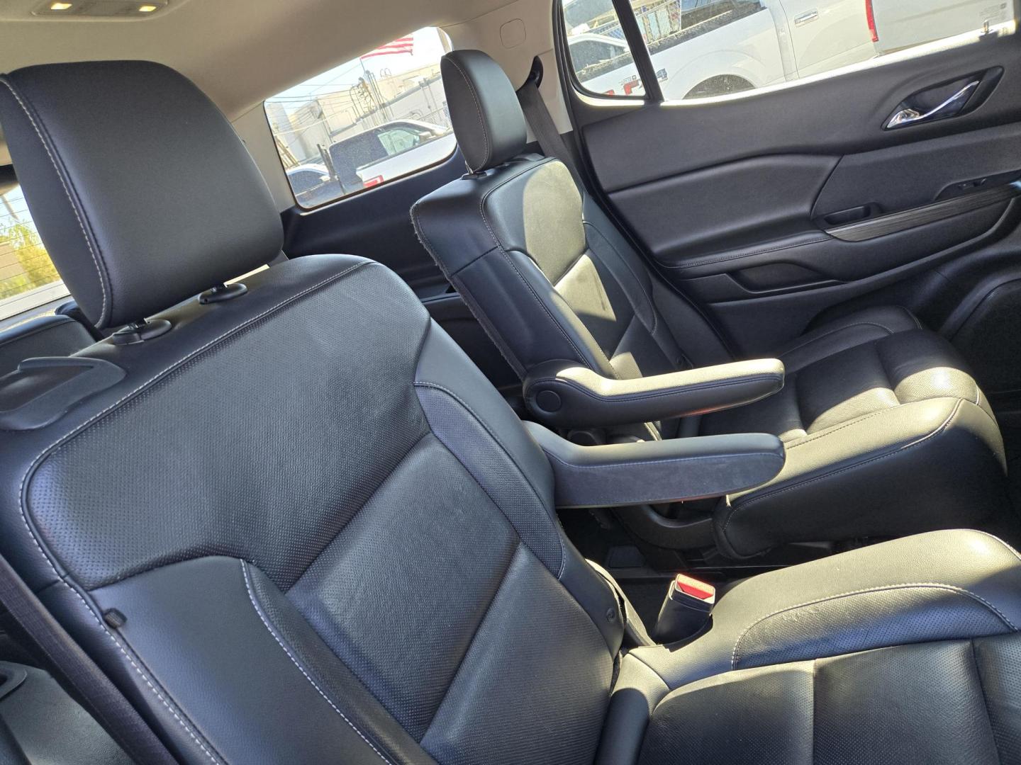 2019 Silver /Black GMC Acadia SLT-1 FWD (1GKKNMLS1KZ) with an 3.6L V6 DOHC 24V engine, 6A transmission, located at 1842 Wirt Road, Houston, TX, 77055, (713) 973-3903, 29.805330, -95.484787 - Photo#15