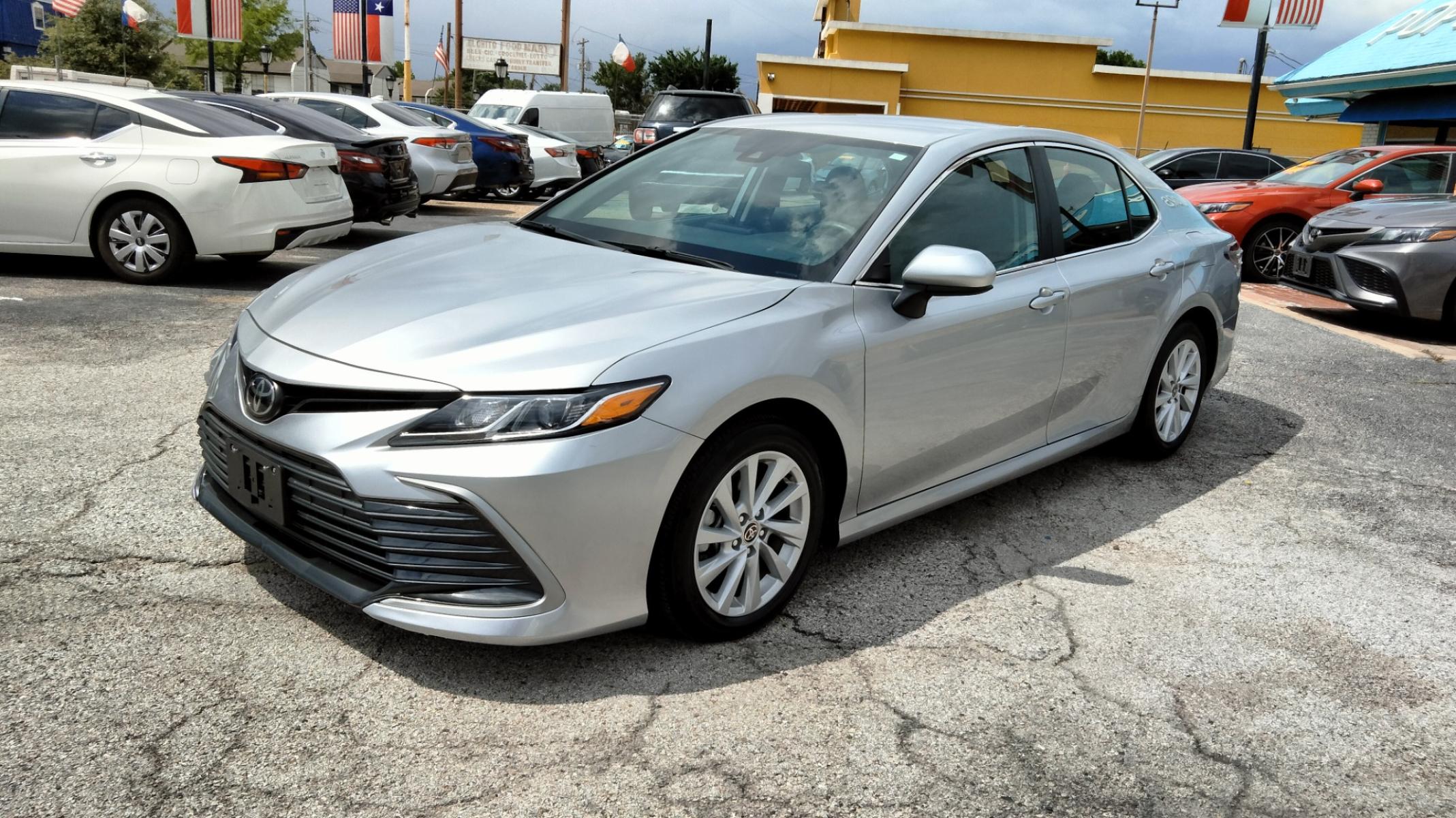 2022 Toyota Camry LE (4T1C11AK3NU) with an 2.5L L4 DOHC 16V engine, 8A transmission, located at 1842 Wirt Road, Houston, TX, 77055, (713) 973-3903, 29.805330, -95.484787 - Photo #0