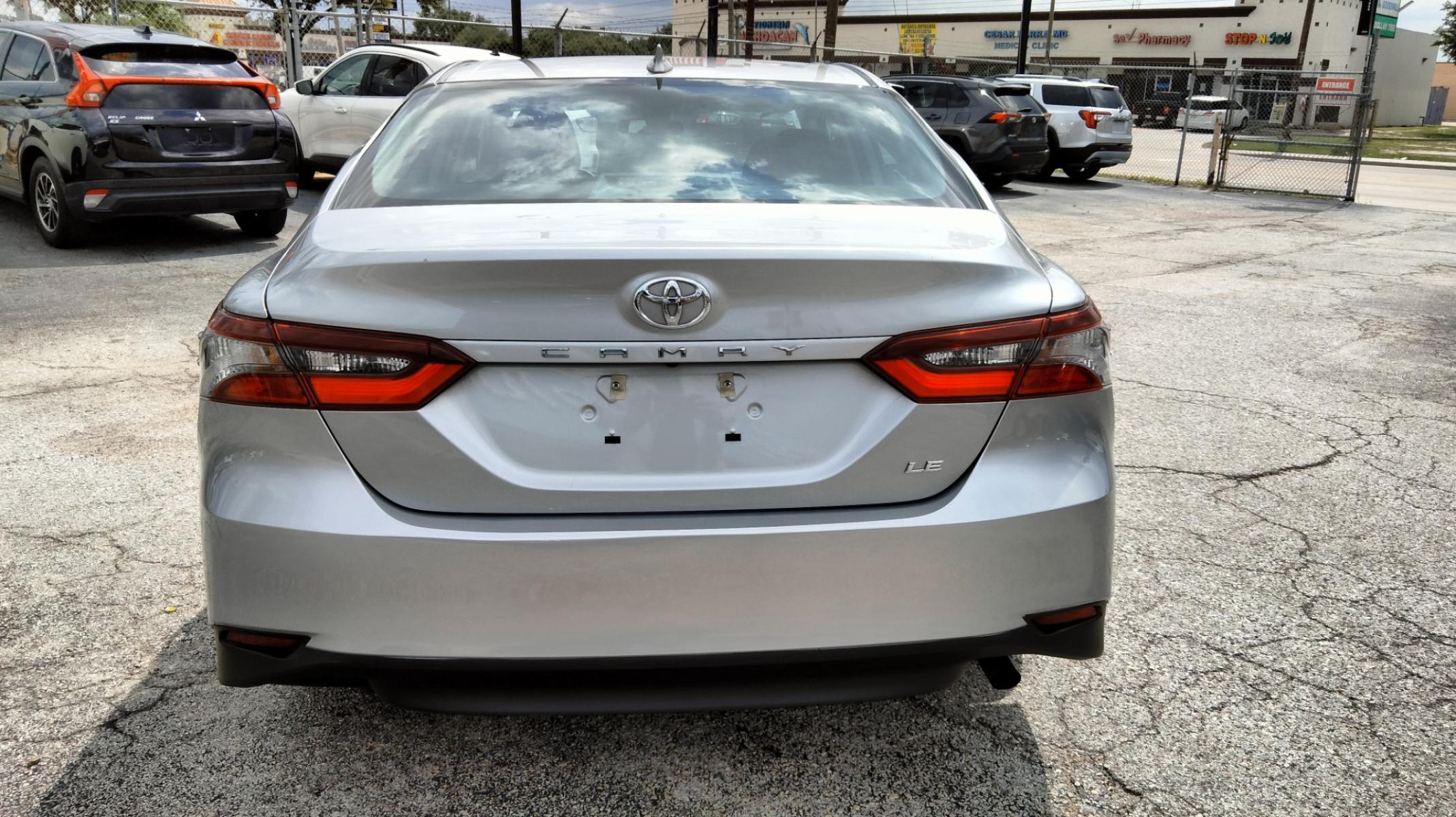 2022 Toyota Camry LE (4T1C11AK3NU) with an 2.5L L4 DOHC 16V engine, 8A transmission, located at 1842 Wirt Road, Houston, TX, 77055, (713) 973-3903, 29.805330, -95.484787 - Photo #3