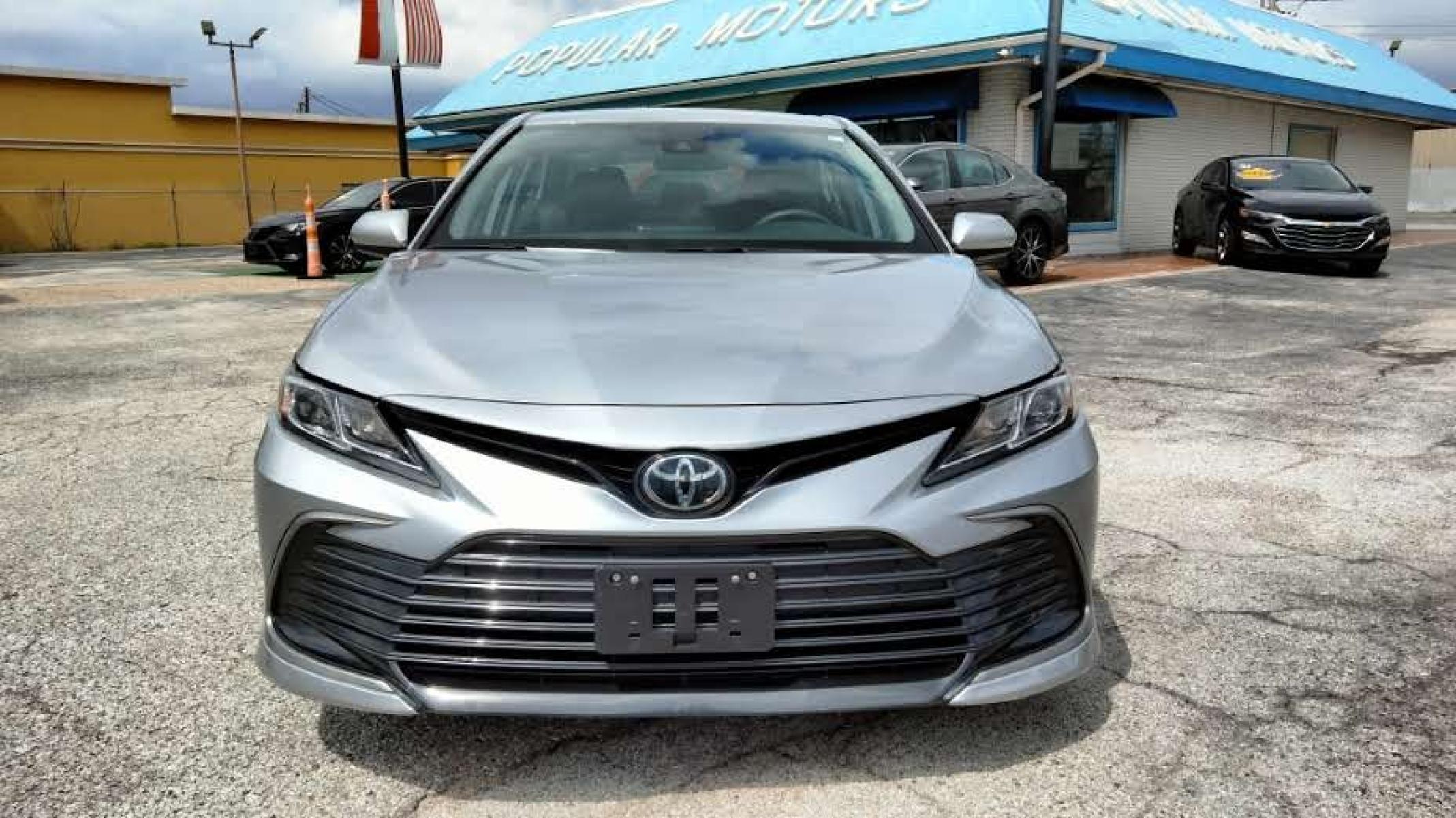2022 Toyota Camry LE (4T1C11AK3NU) with an 2.5L L4 DOHC 16V engine, 8A transmission, located at 1842 Wirt Road, Houston, TX, 77055, (713) 973-3903, 29.805330, -95.484787 - Photo #7