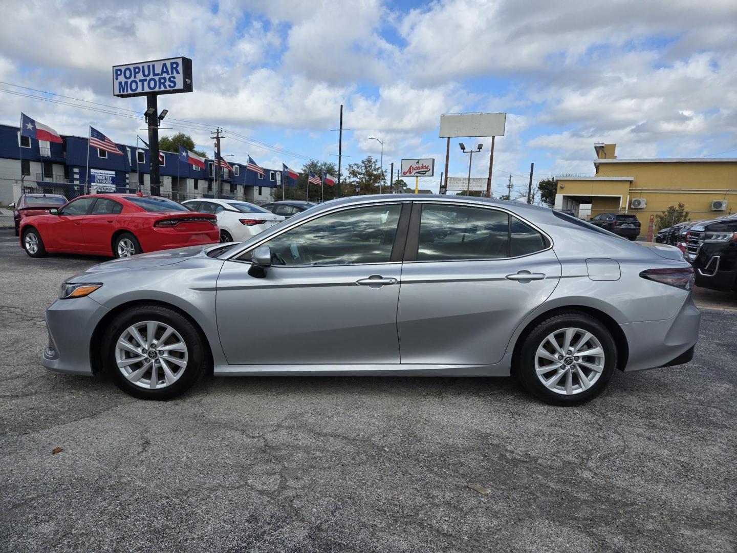 2022 Silver /Gray Toyota Camry LE (4T1C11AK3NU) with an 2.5L L4 DOHC 16V engine, 8A transmission, located at 1842 Wirt Road, Houston, TX, 77055, (713) 973-3903, 29.805330, -95.484787 - Photo#1