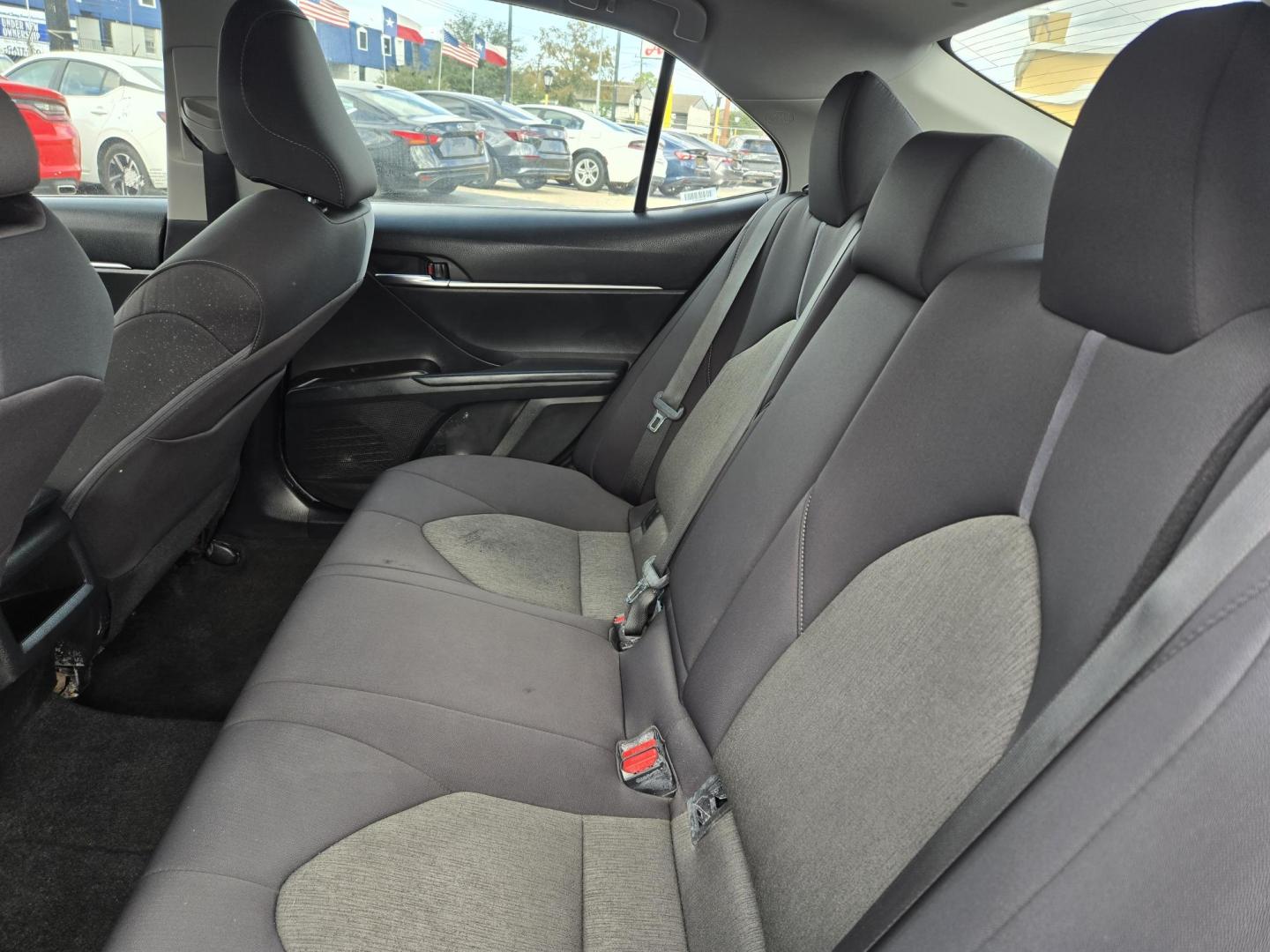 2022 Silver /Gray Toyota Camry LE (4T1C11AK3NU) with an 2.5L L4 DOHC 16V engine, 8A transmission, located at 1842 Wirt Road, Houston, TX, 77055, (713) 973-3903, 29.805330, -95.484787 - Photo#10