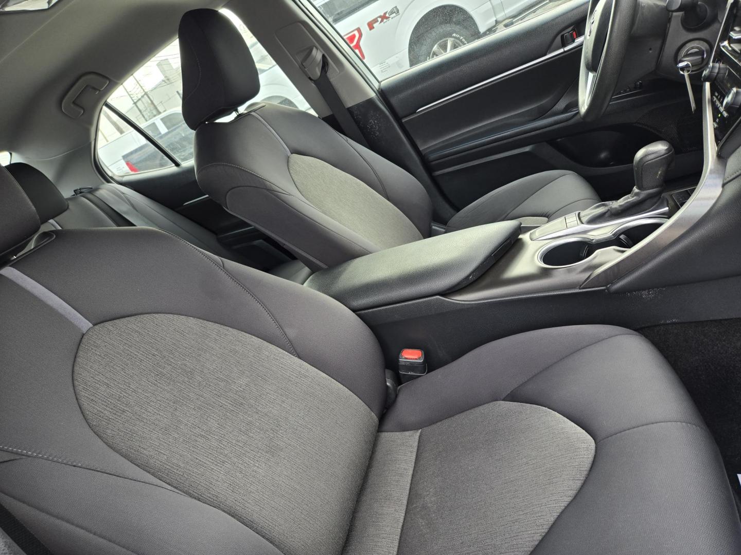 2022 Silver /Gray Toyota Camry LE (4T1C11AK3NU) with an 2.5L L4 DOHC 16V engine, 8A transmission, located at 1842 Wirt Road, Houston, TX, 77055, (713) 973-3903, 29.805330, -95.484787 - Photo#12